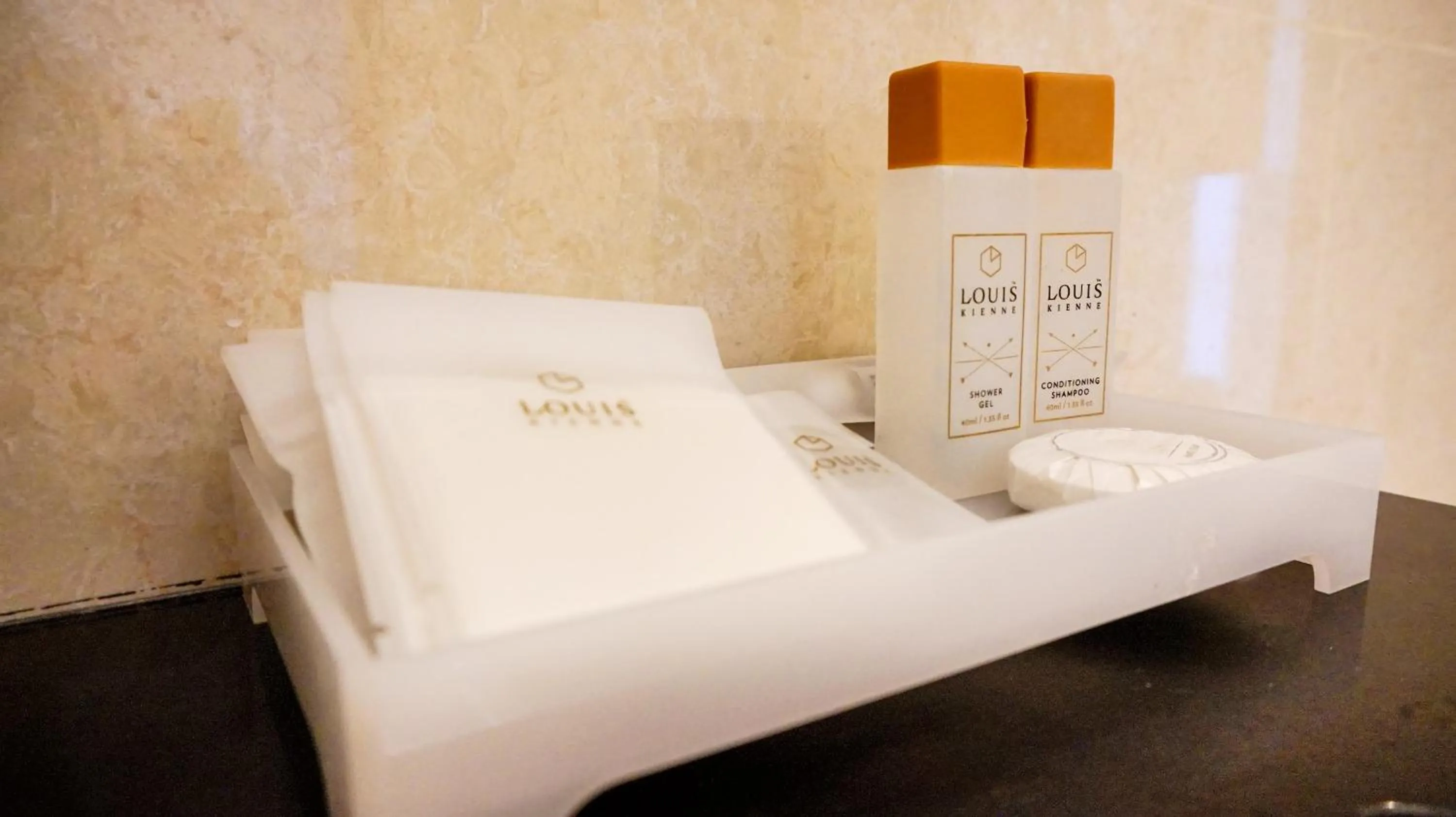 Bathroom, Bed in Louis Kienne Hotel Pandanaran