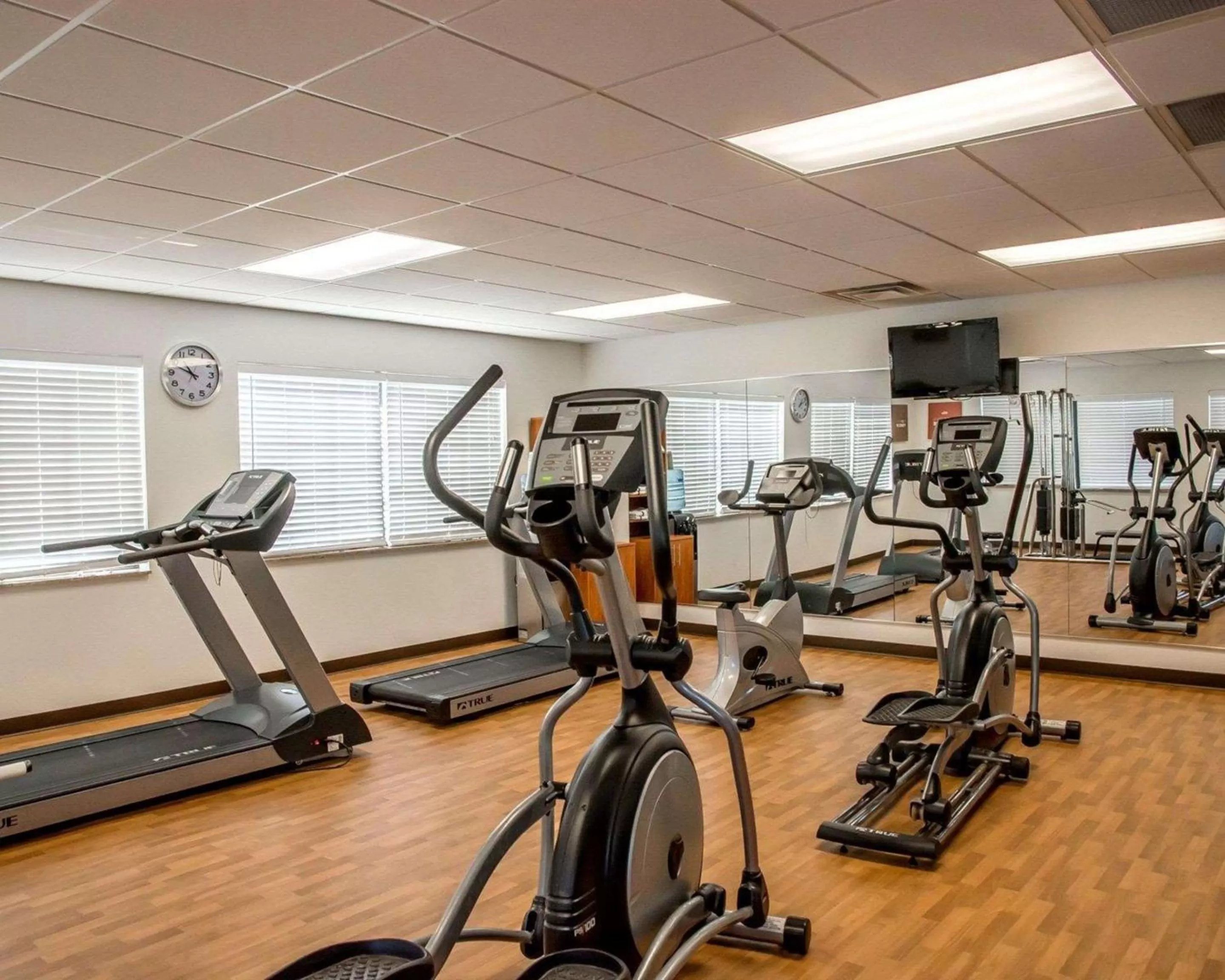 Fitness centre/facilities in Comfort Suites Cincinnati North
