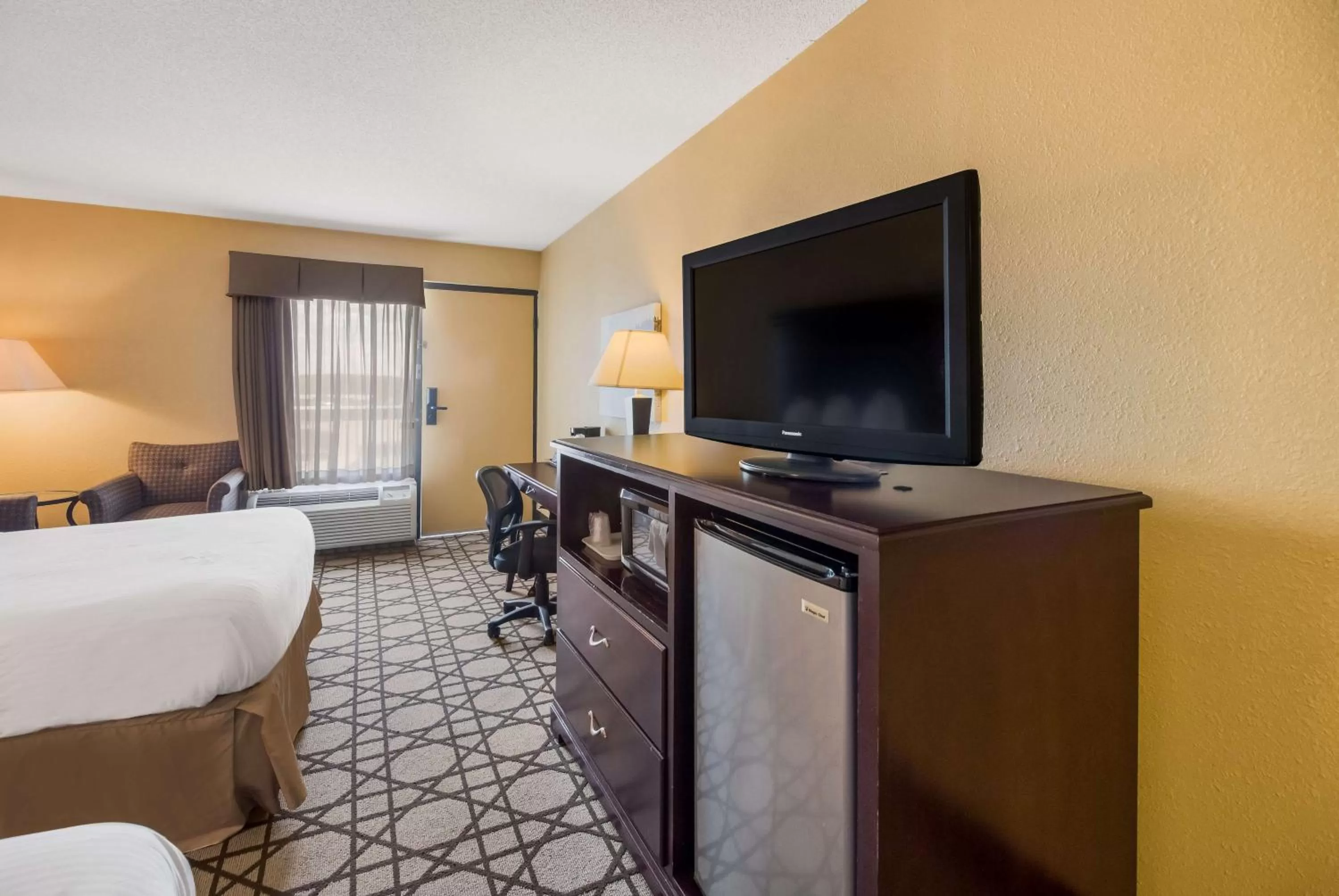 Bedroom in Best Western University Inn