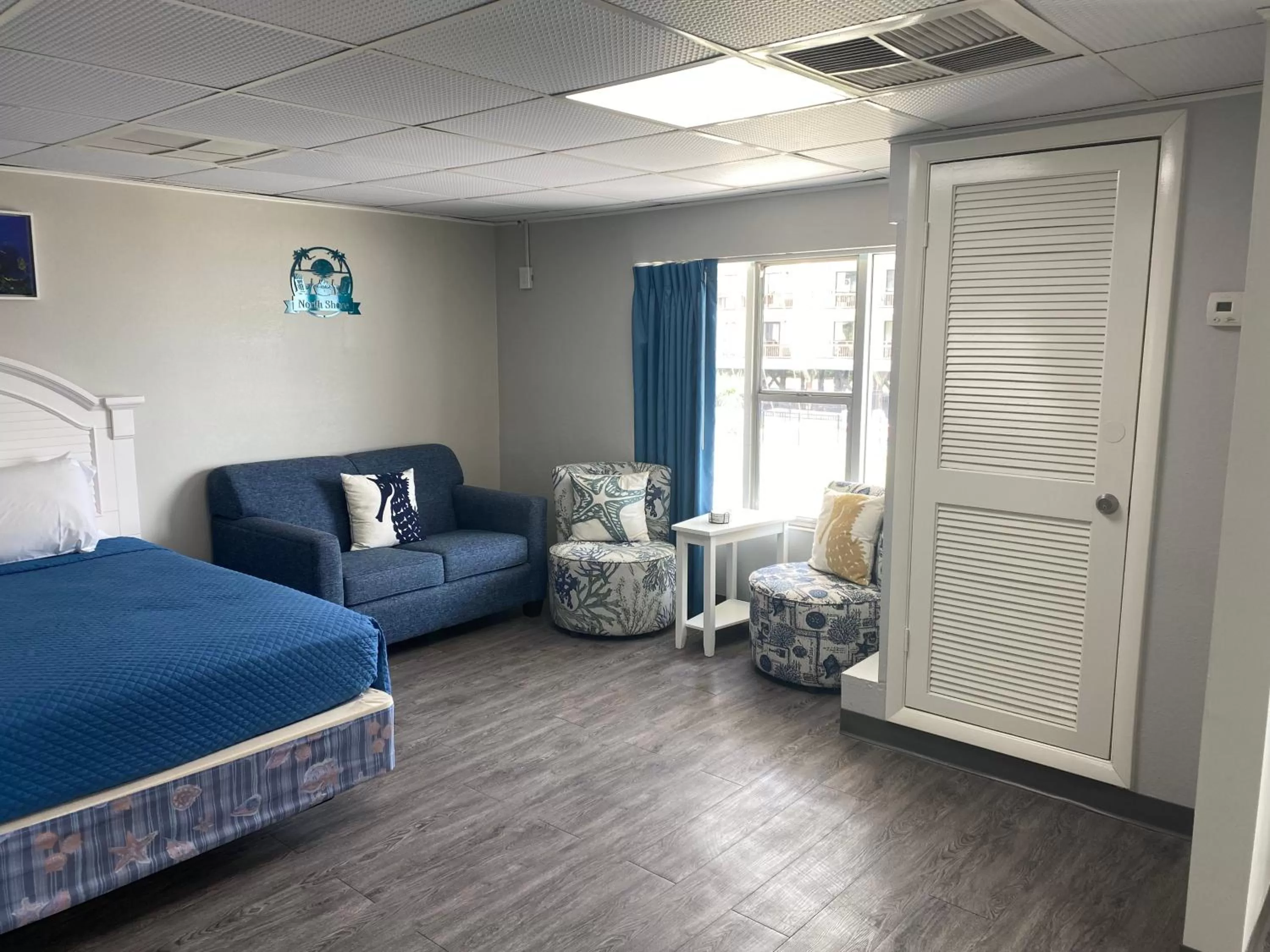 Bedroom, Bed in North Shore Oceanfront Resort Hotel