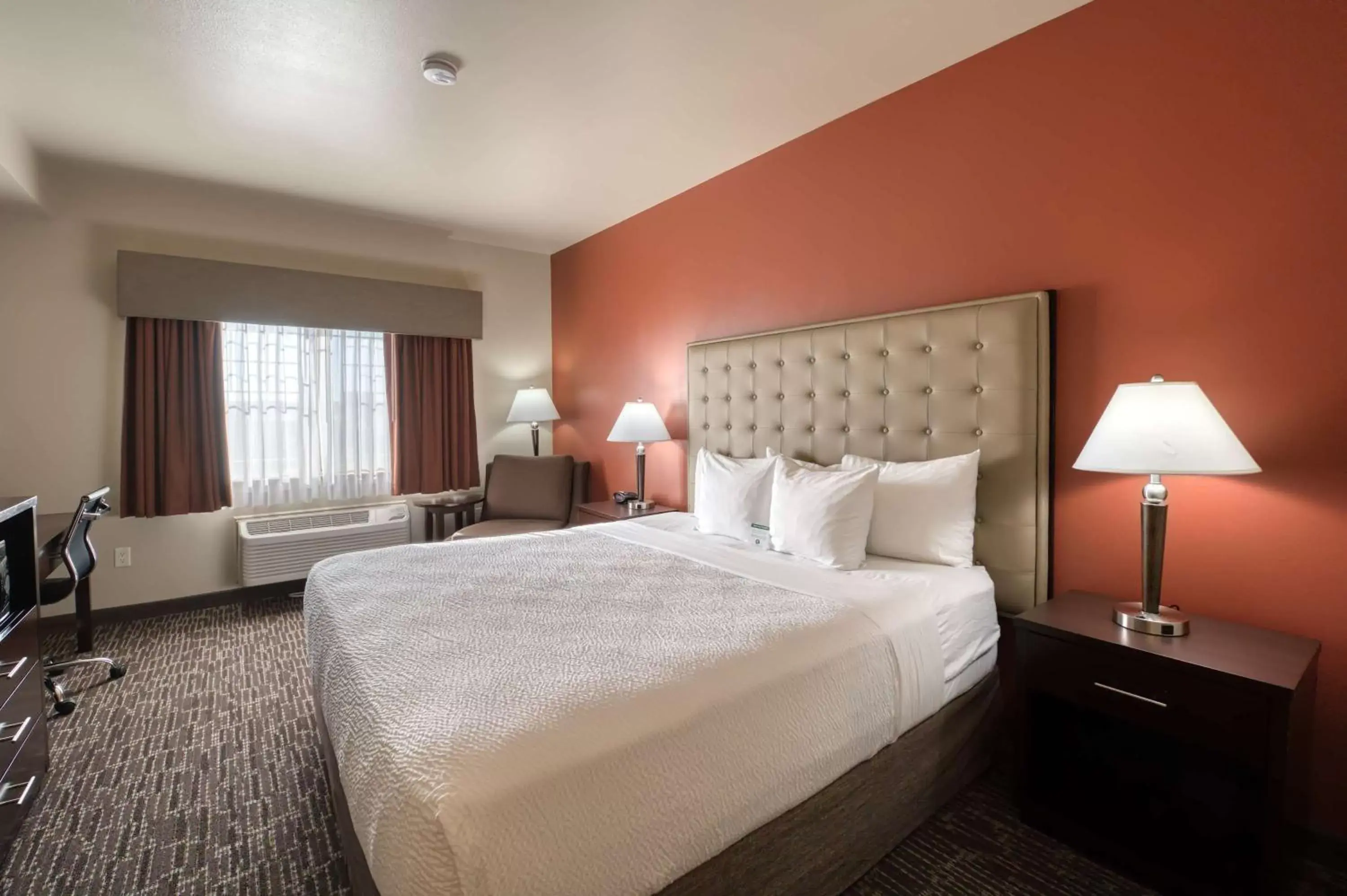 Queen Room with Roll-In Shower - Disability Access in Best Western Northwest Lodge Queen Room with Roll-In Shower - Disability Access in Best Western Northwest Lodge