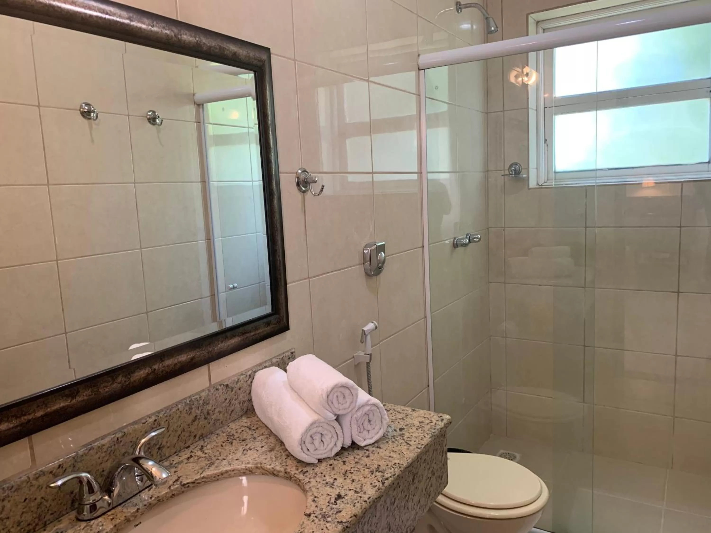 Shower, Bathroom in Hotel La Ponsa Itatiaia