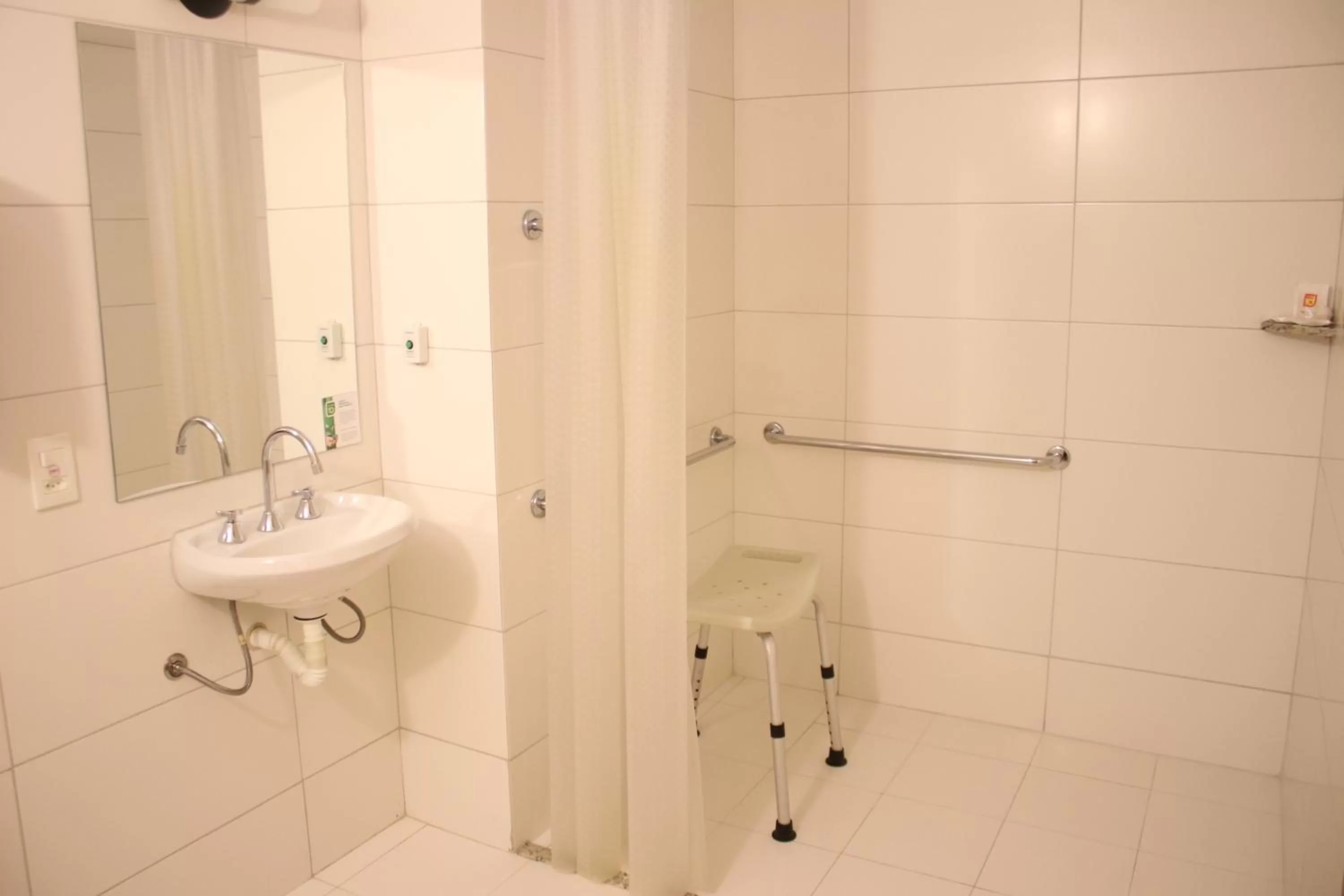 Bathroom in Hotel 10 Goiânia