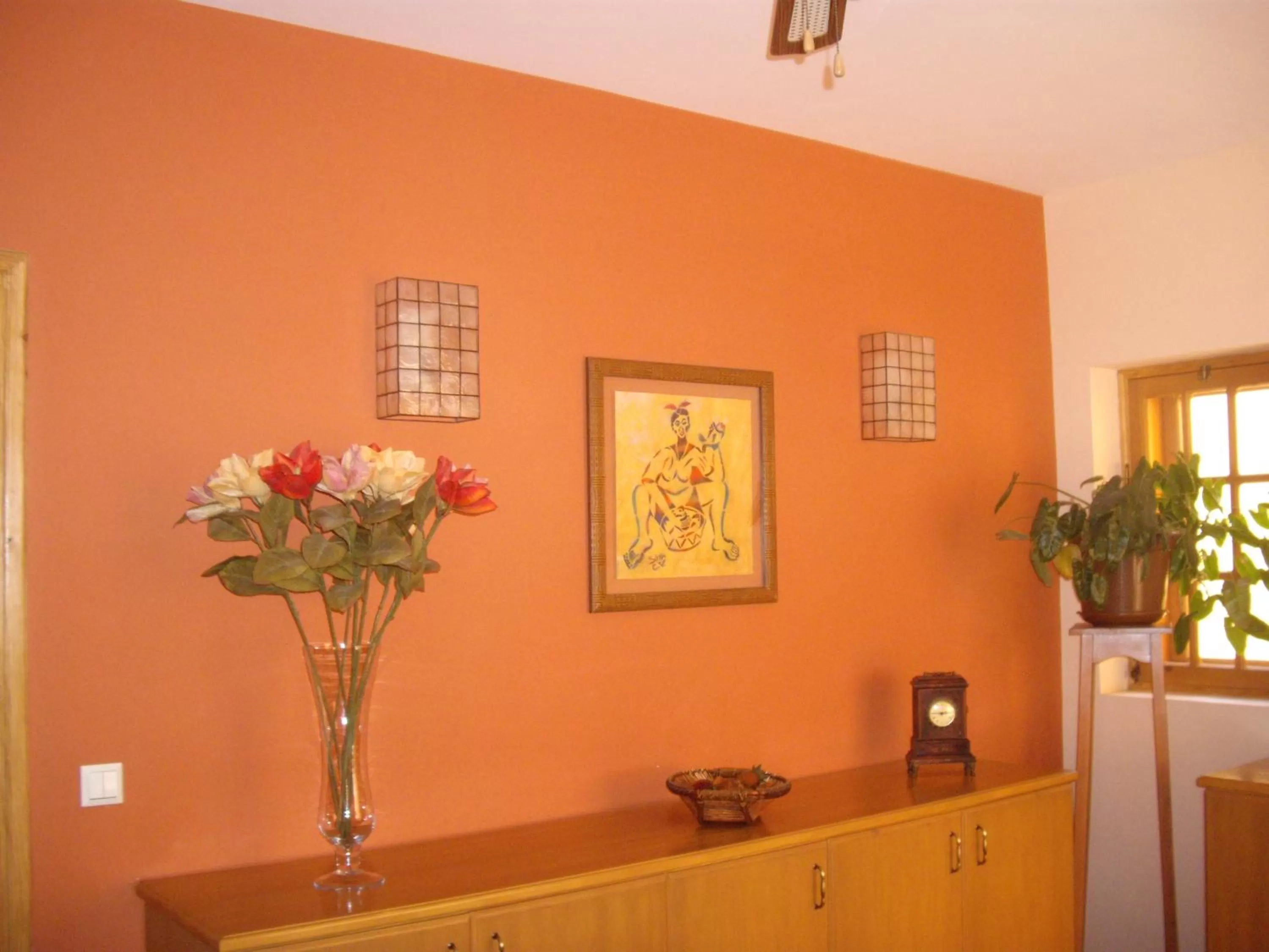 Restaurant/places to eat in Kira's Boutique Hotel