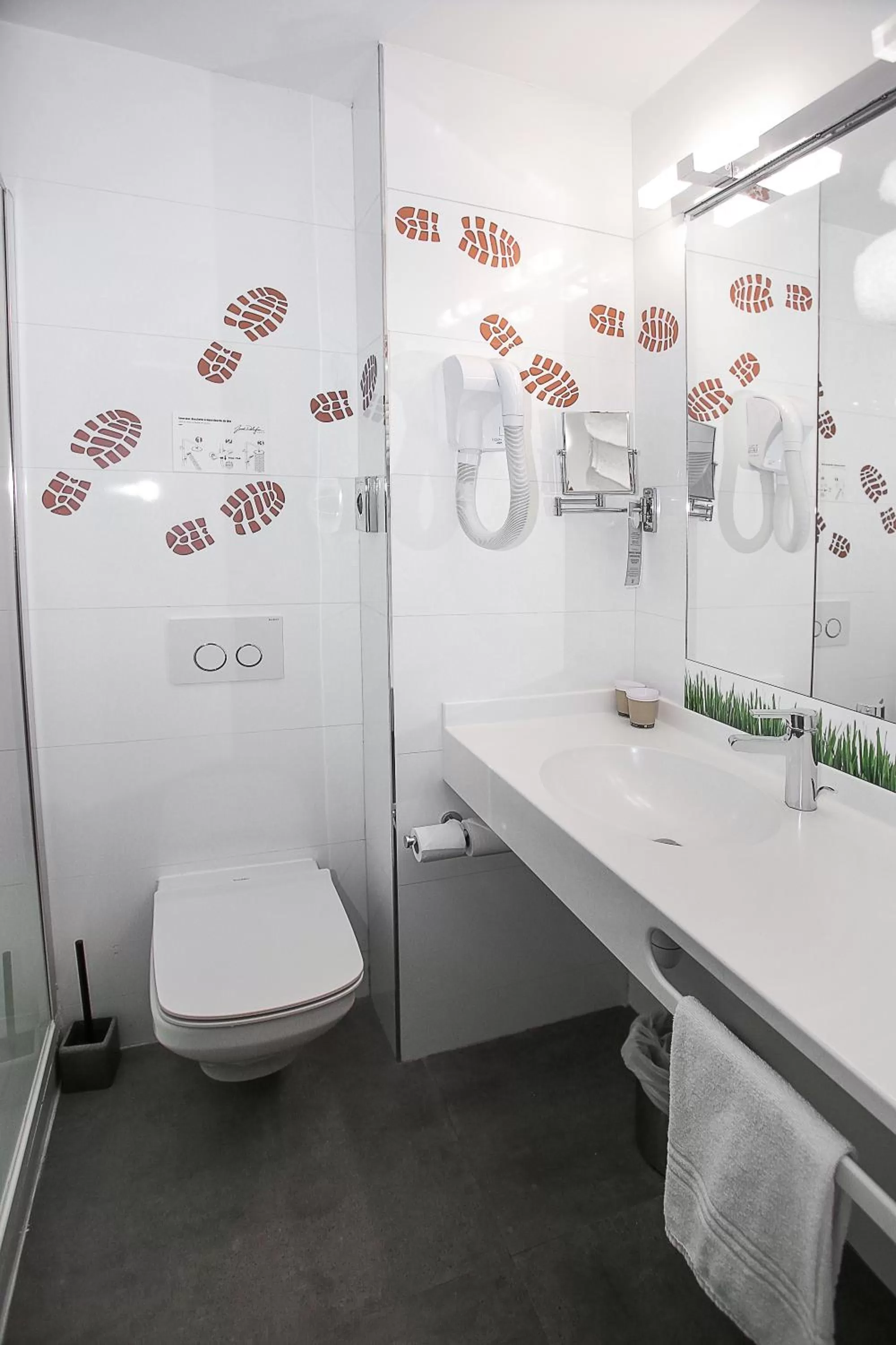 Bathroom in Ibis Styles Lisieux Normandie
