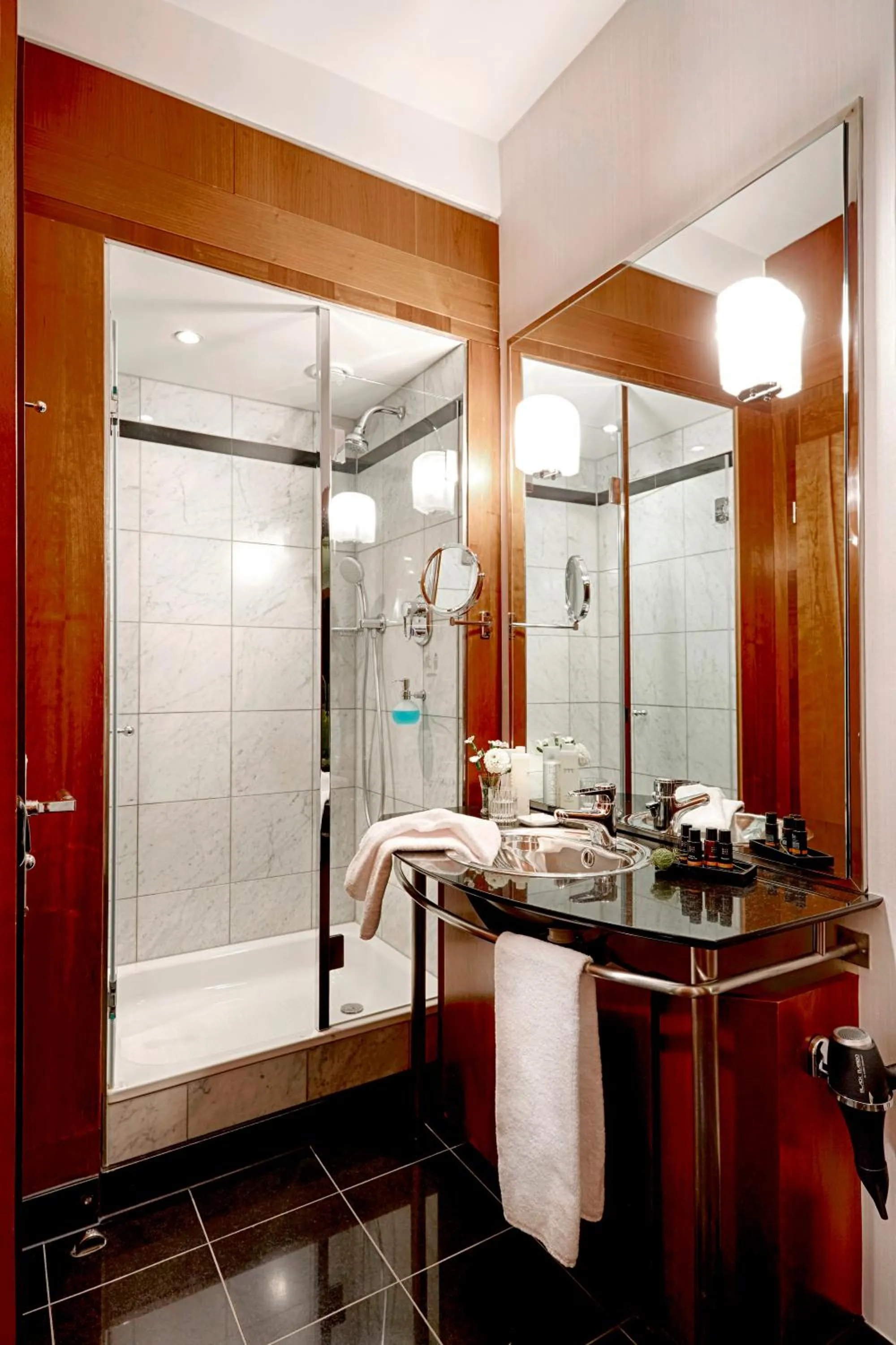 Shower in Seaside Park Hotel Leipzig