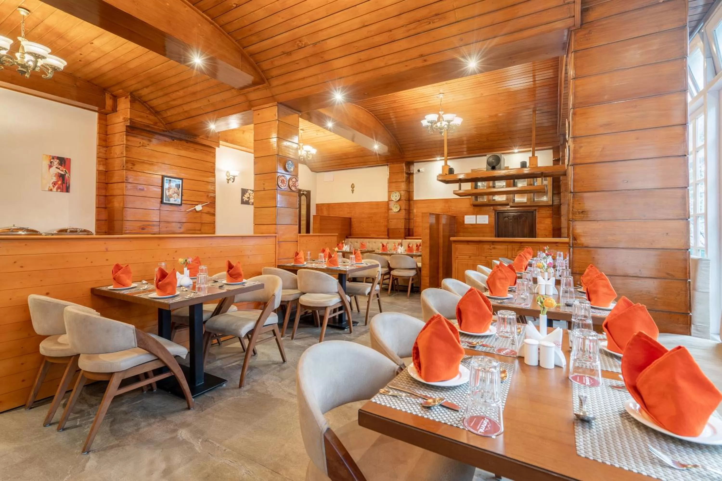 Restaurant/Places to Eat in Summit Alpine Abode Hotel