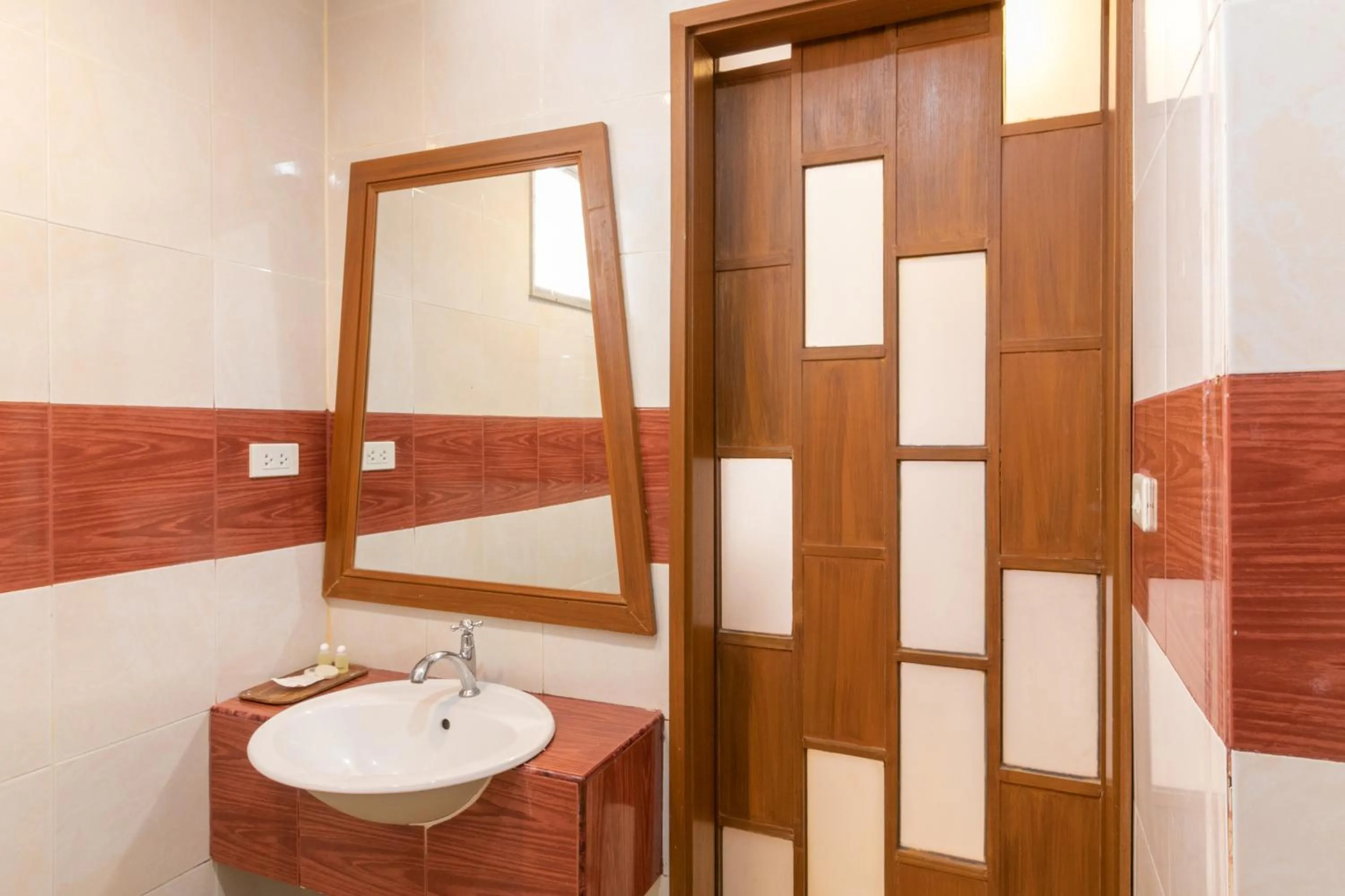 Bathroom in Lotus Hotel Patong