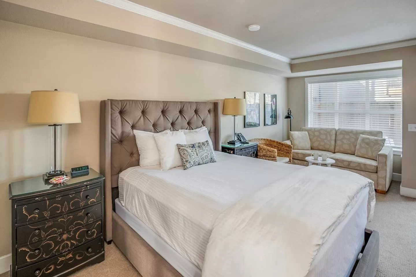 The Courtyard - Grand Queen Plus  in Cannon Beach Hotel Collection