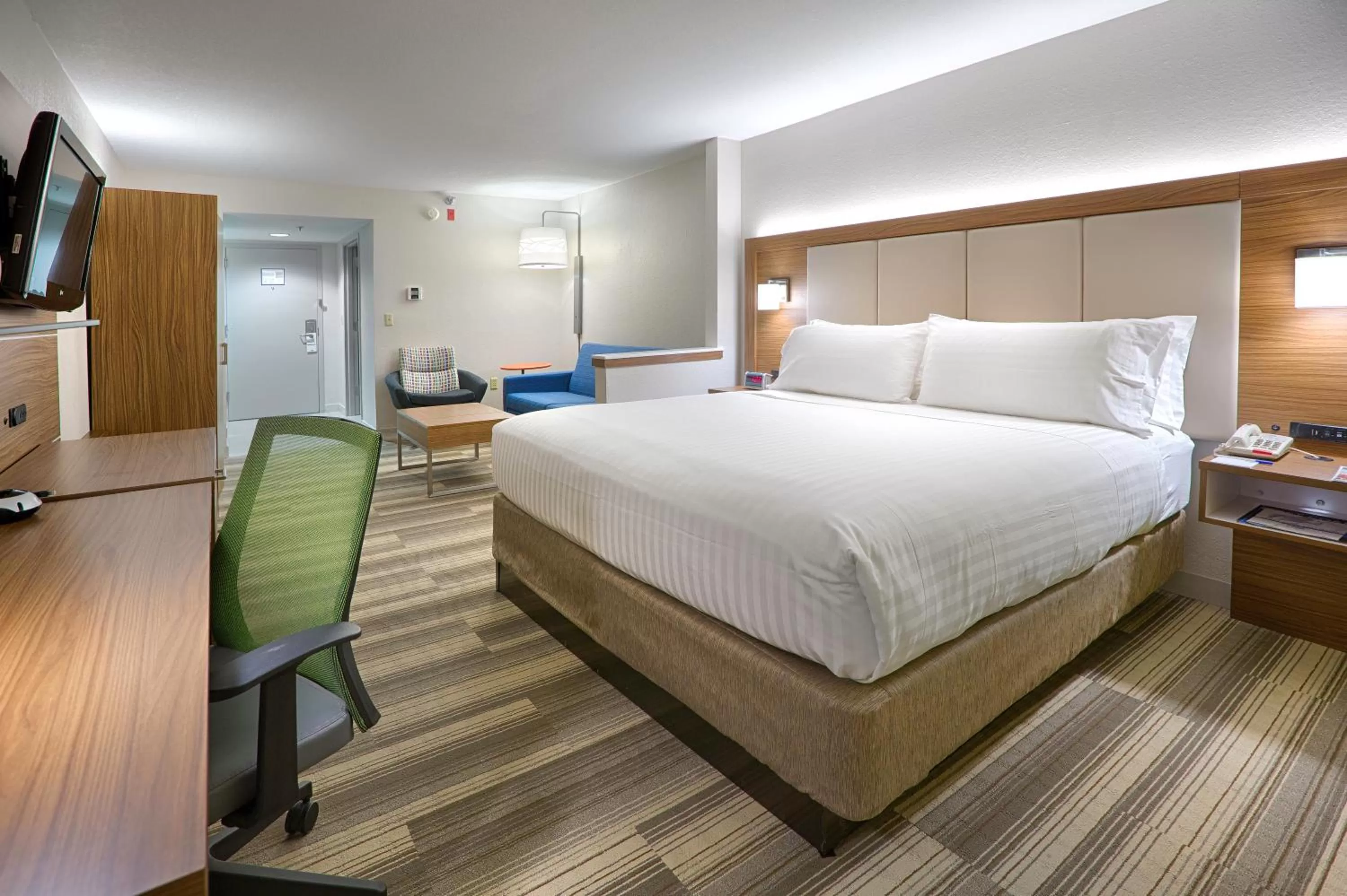 Photo of the whole room, Bed in Holiday Inn Express Hotel & Suites Jacksonville-South by IHG