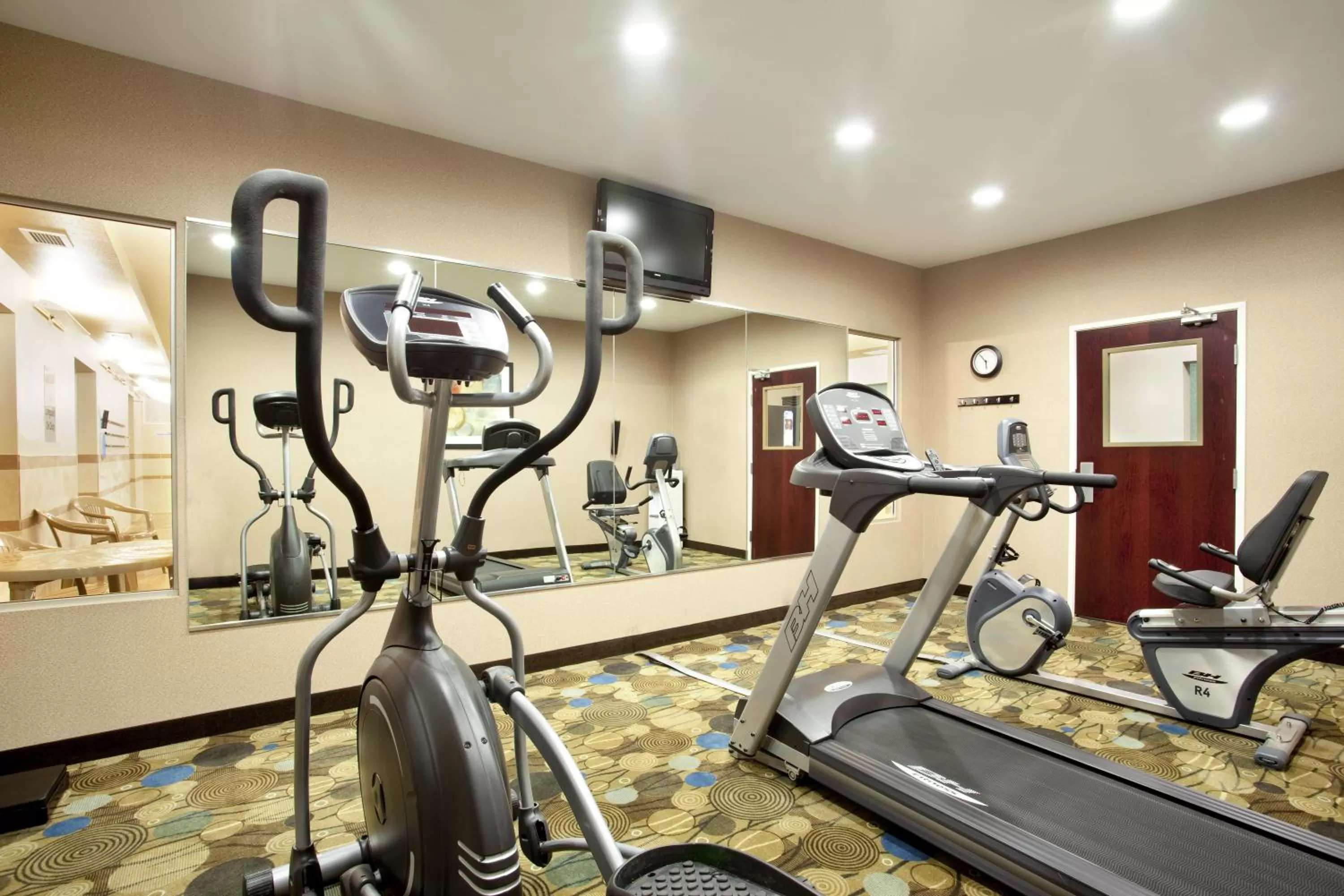 Fitness centre/facilities in Holiday Inn Express Le Roy, an IHG Hotel
