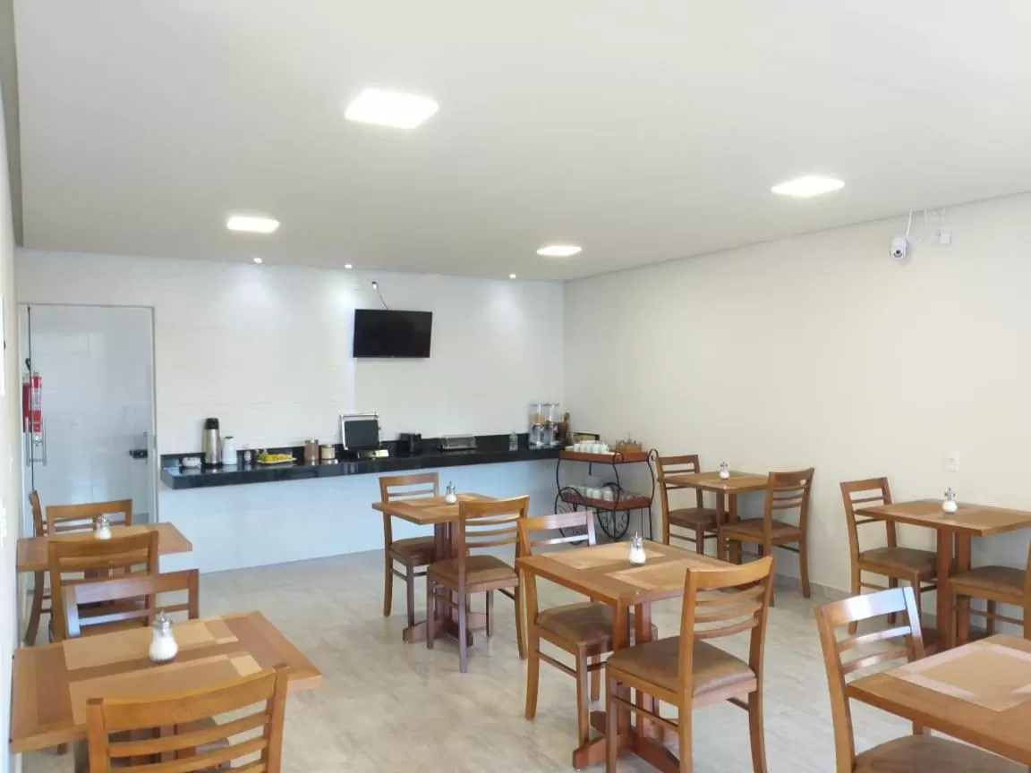 Restaurant/Places to Eat in Hotel Petaluma Piumhi