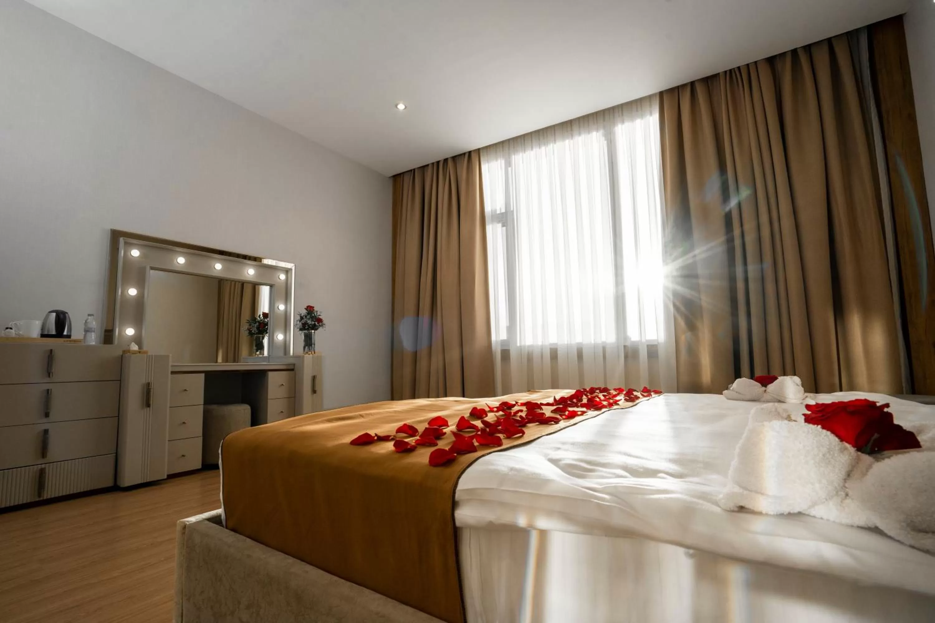 Bedroom, Bed in Al Yarmouk International Hotel