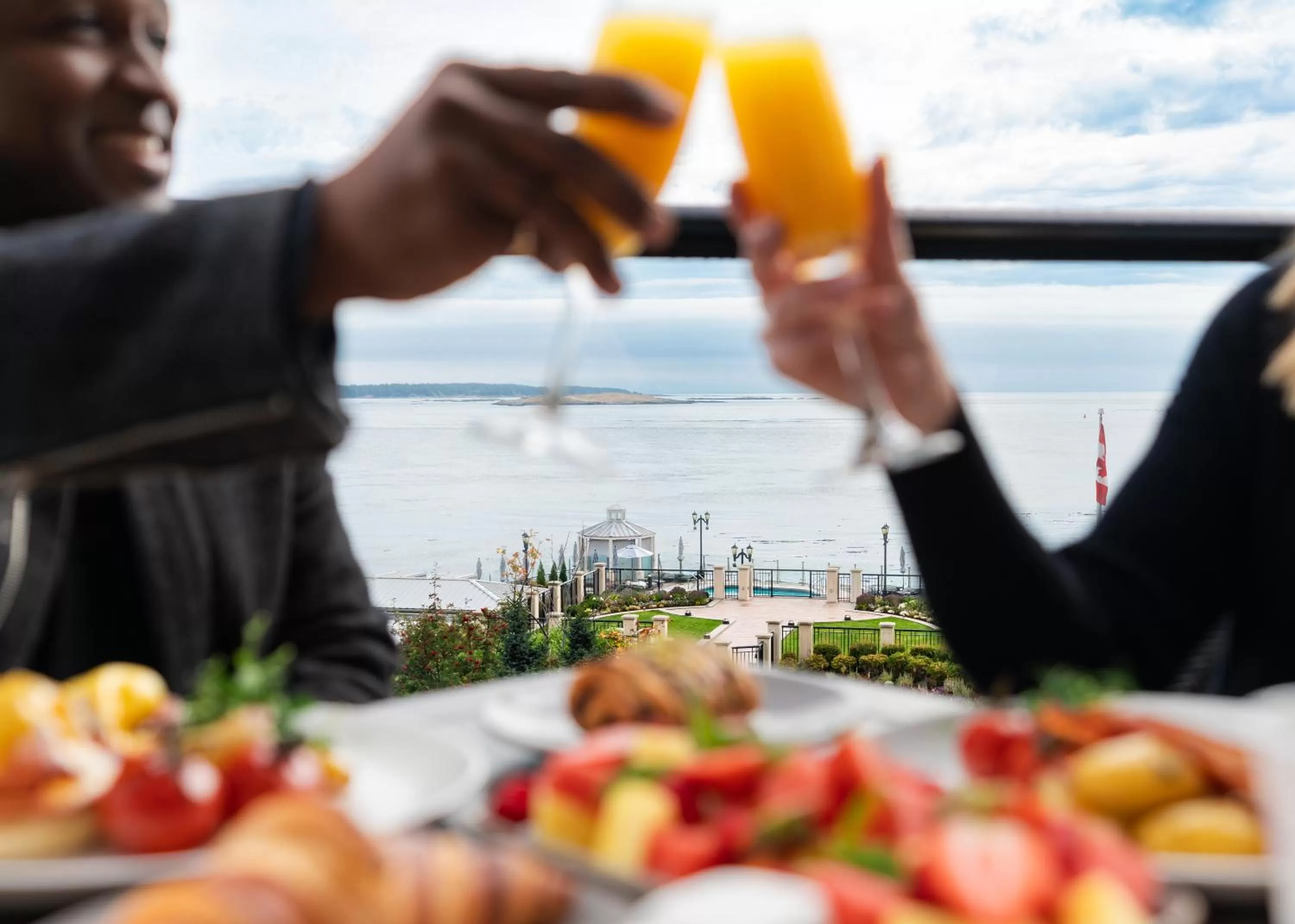 Restaurant/places to eat in Oak Bay Beach Hotel