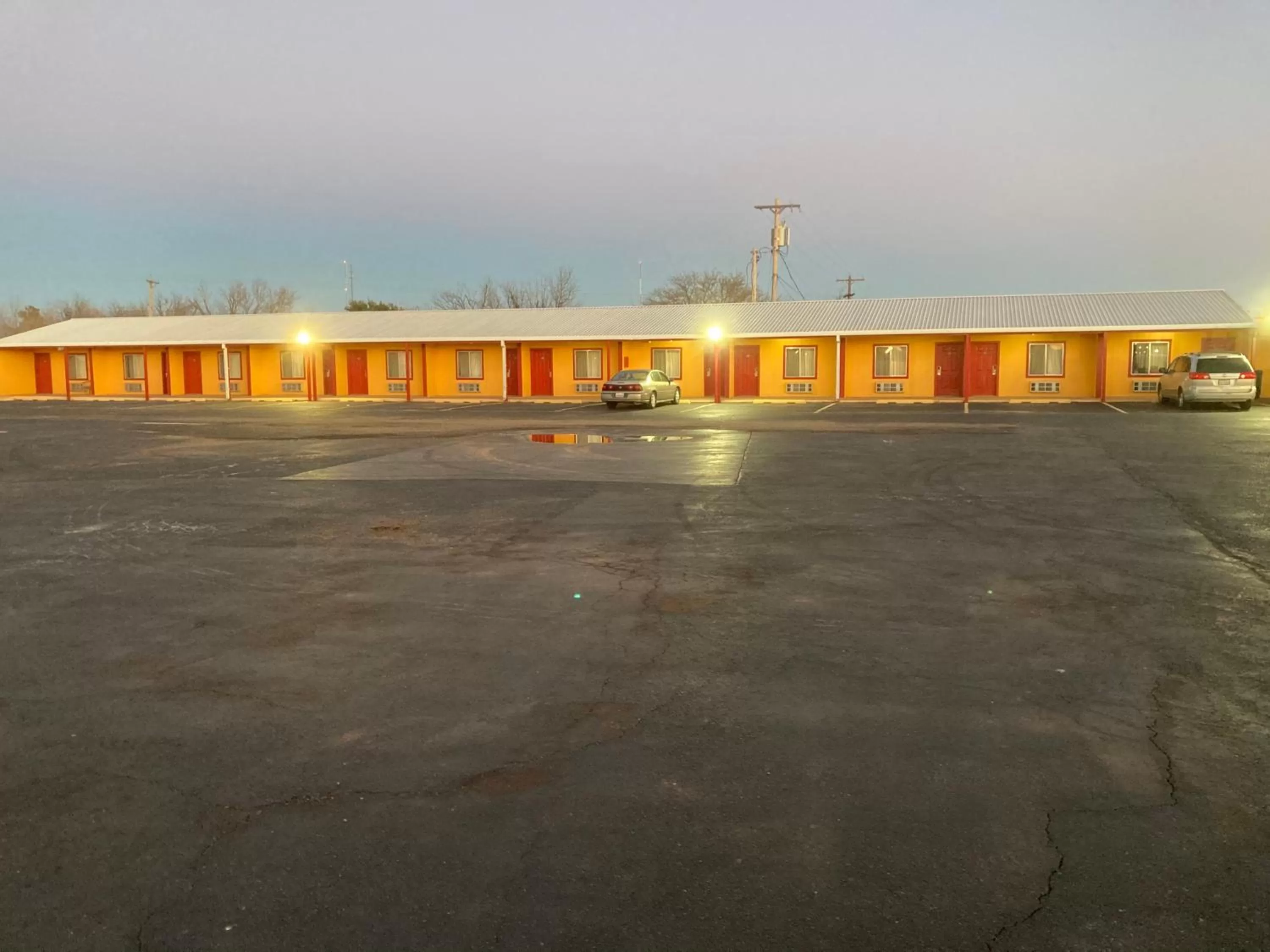 Property building in Childress Inn