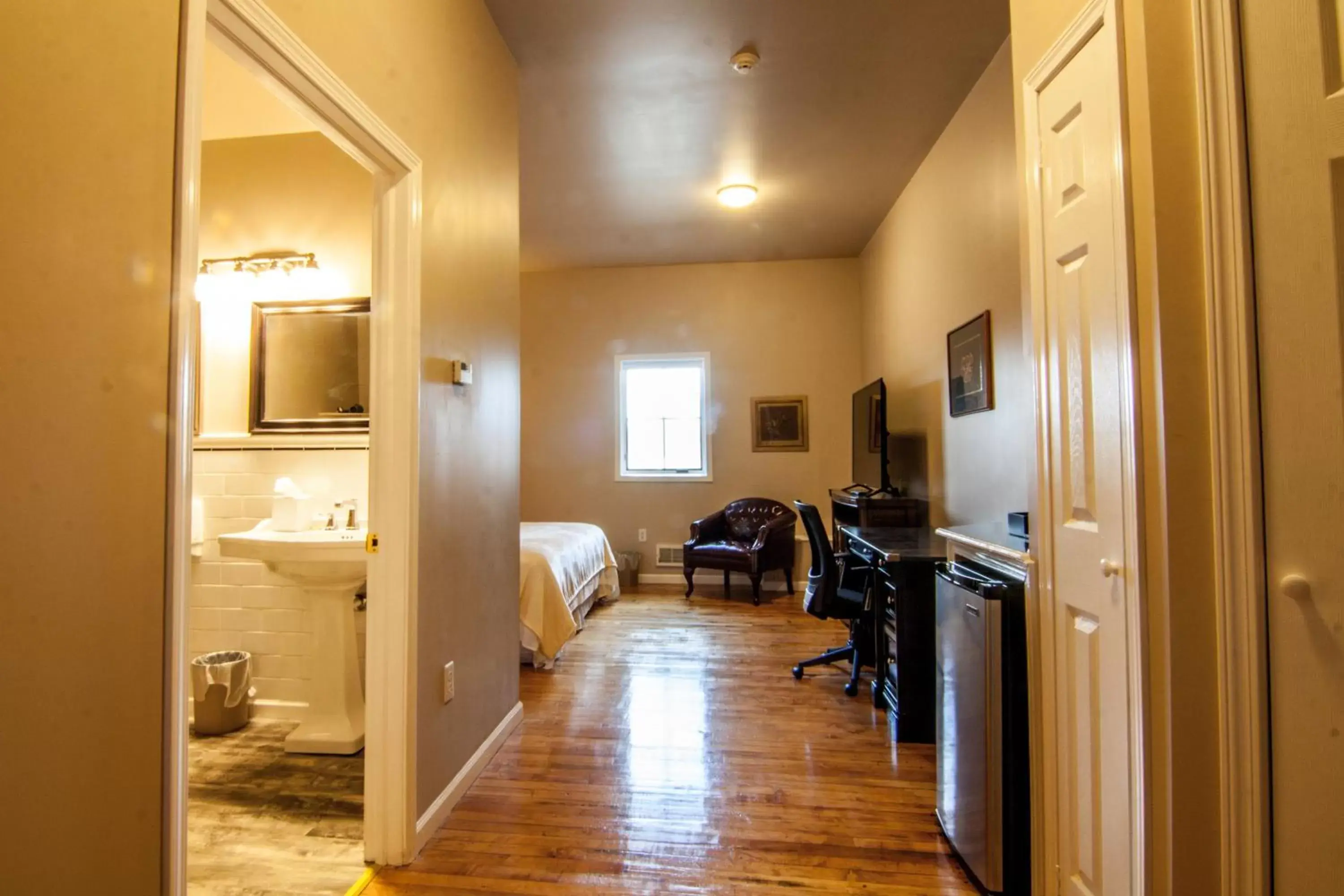 Deluxe King Room - Disability Access in Amsterdam Castle NY Deluxe King Room - Disability Access in Amsterdam Castle NY