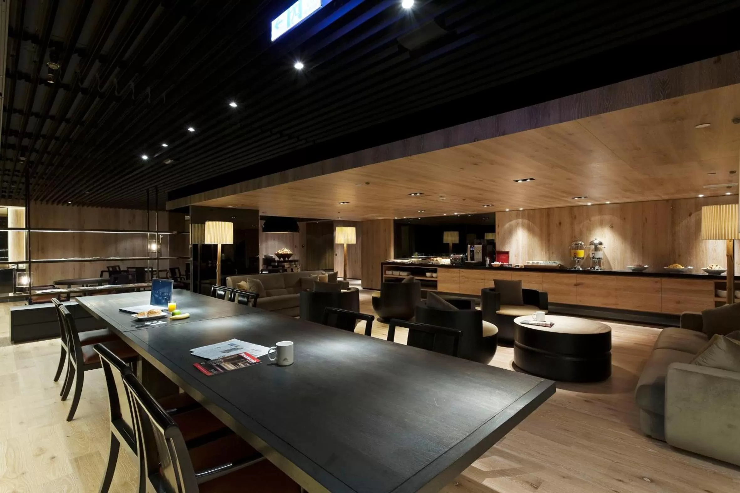 Restaurant/places to eat in Gloria Residence