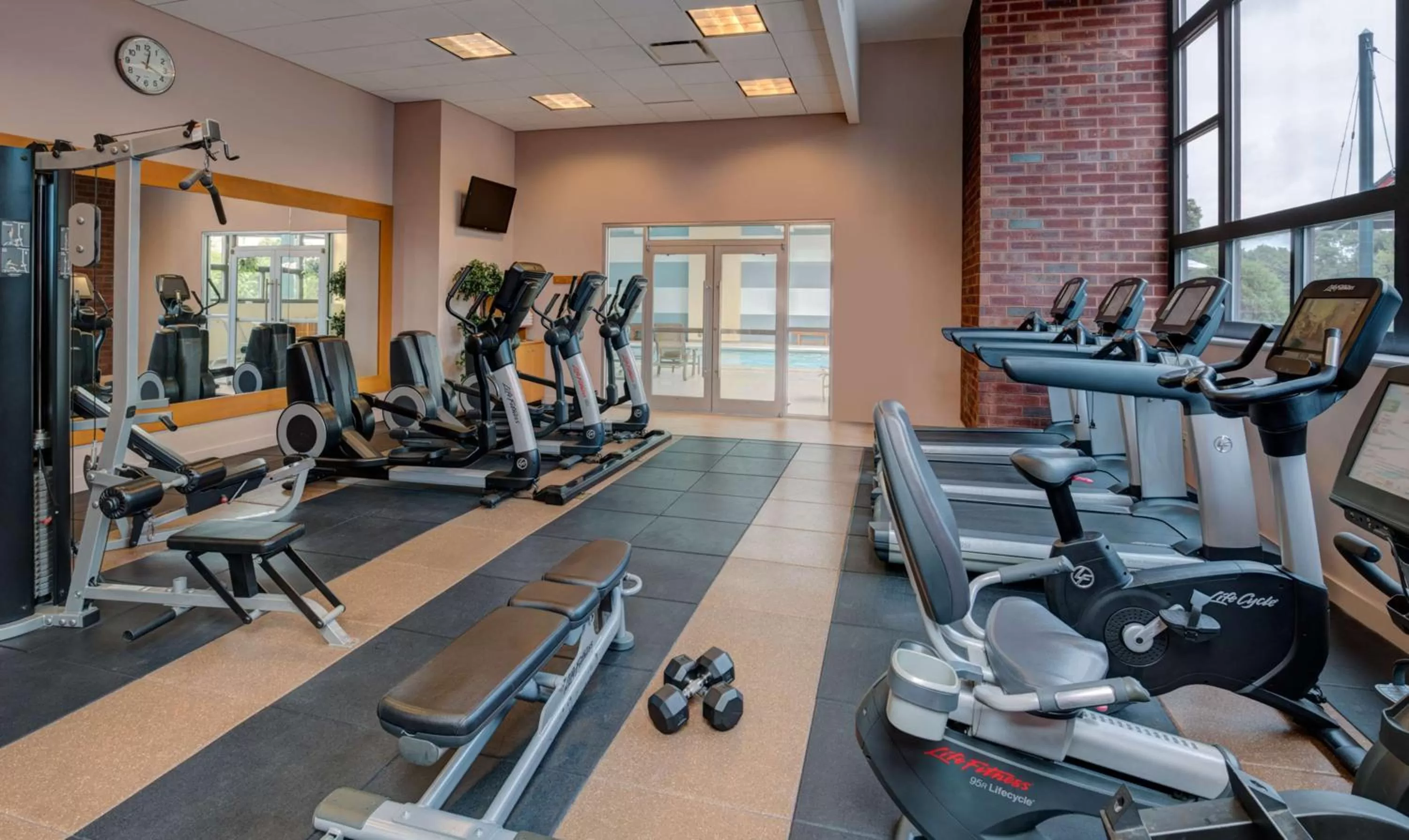 Fitness centre/facilities in The Saratoga Hilton