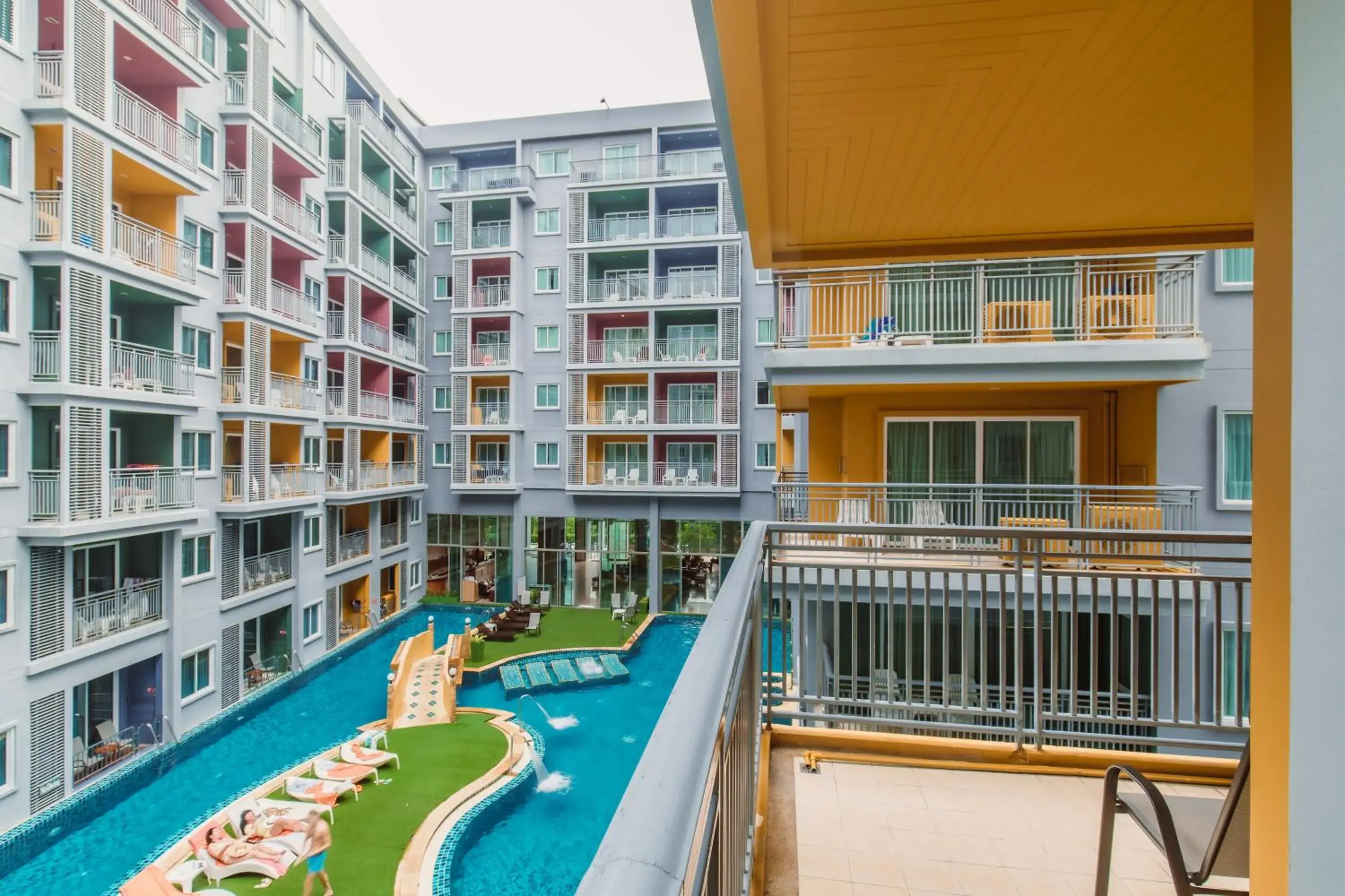 Family Suite - Pool View in Elite Suites Patong Family Suite - Pool View in Elite Suites Patong