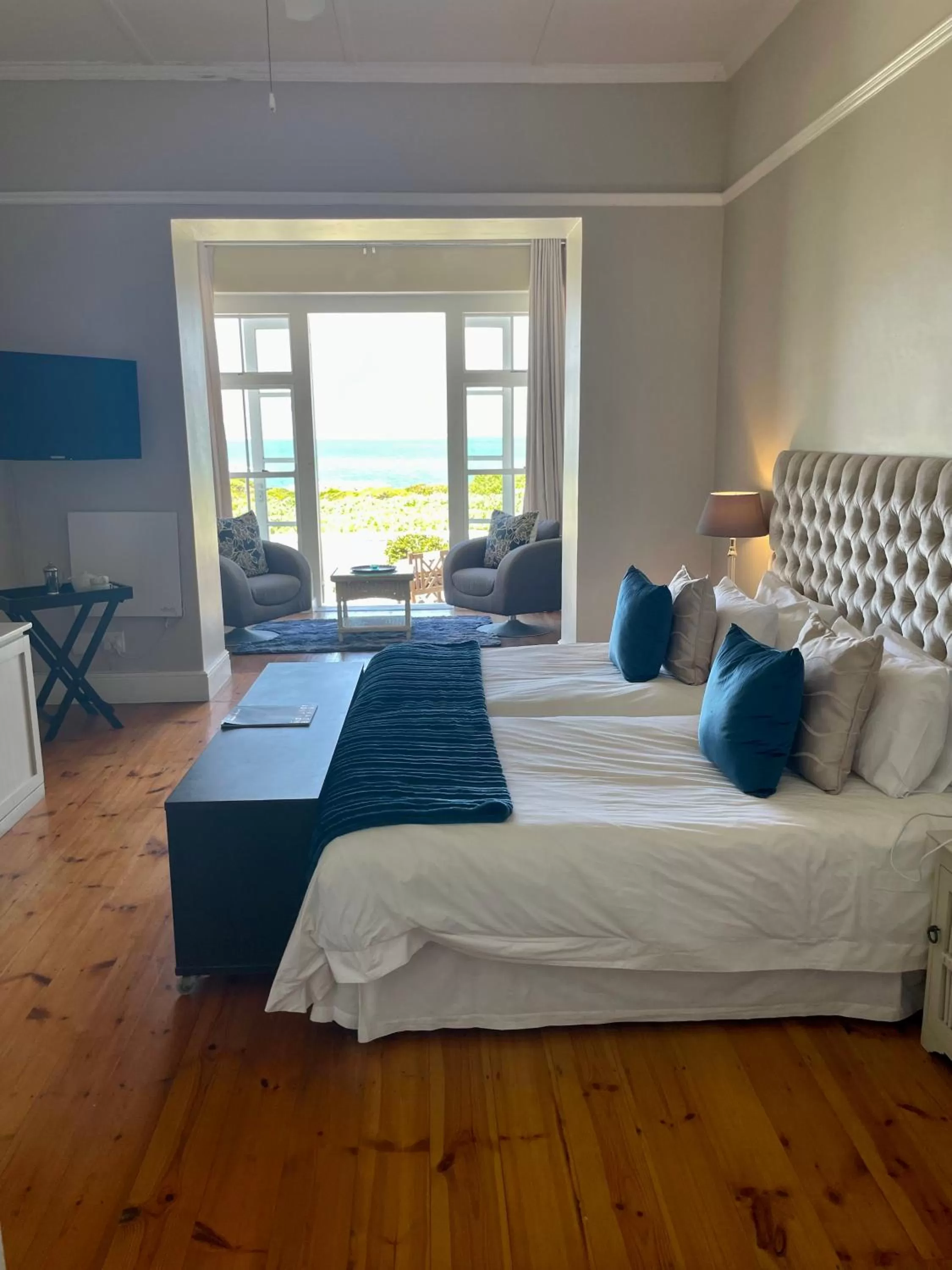 Bedroom, Bed in 11 WESTCLIFF RENTALS