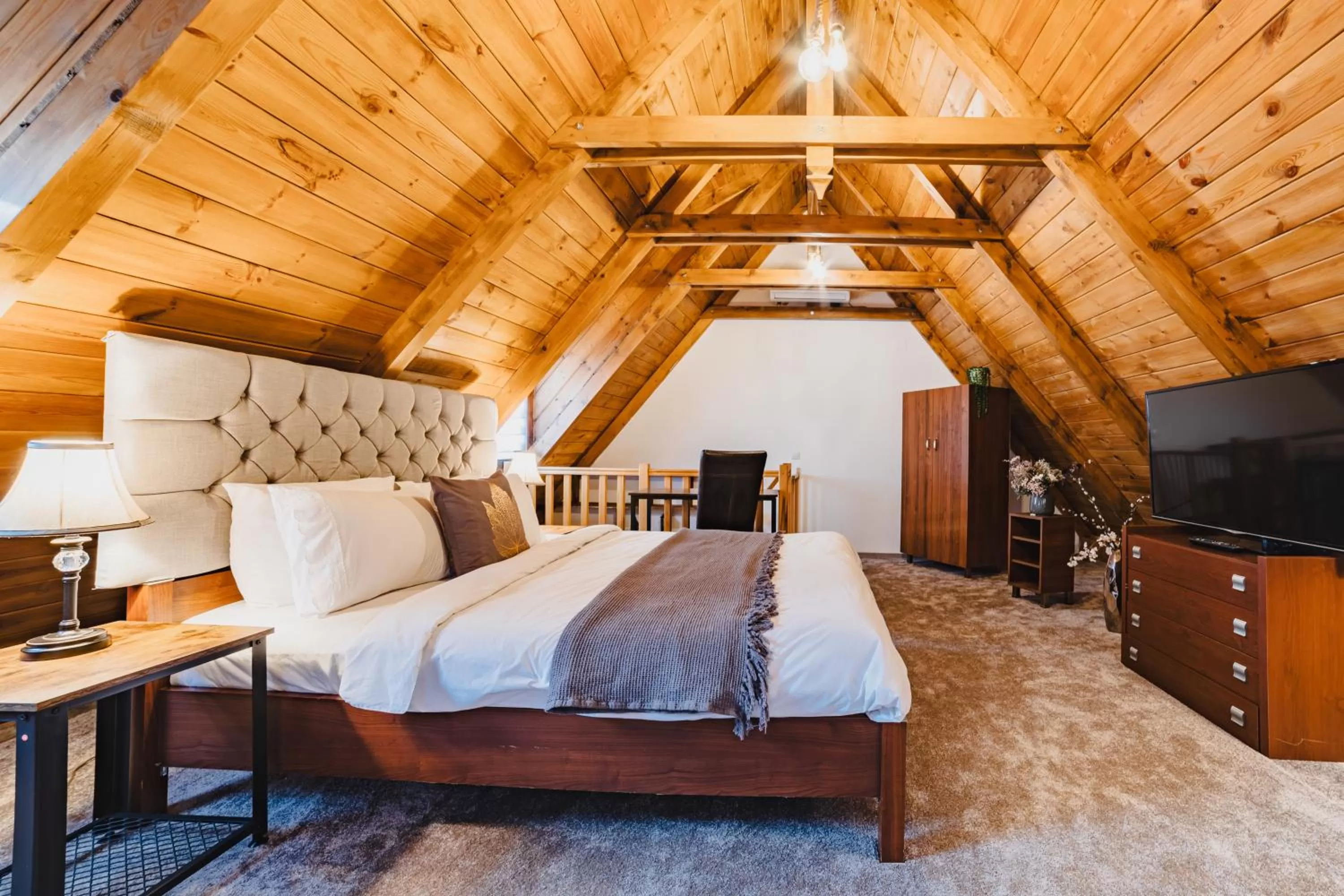 Bed in ALBERT RESIDENCE with PARKING