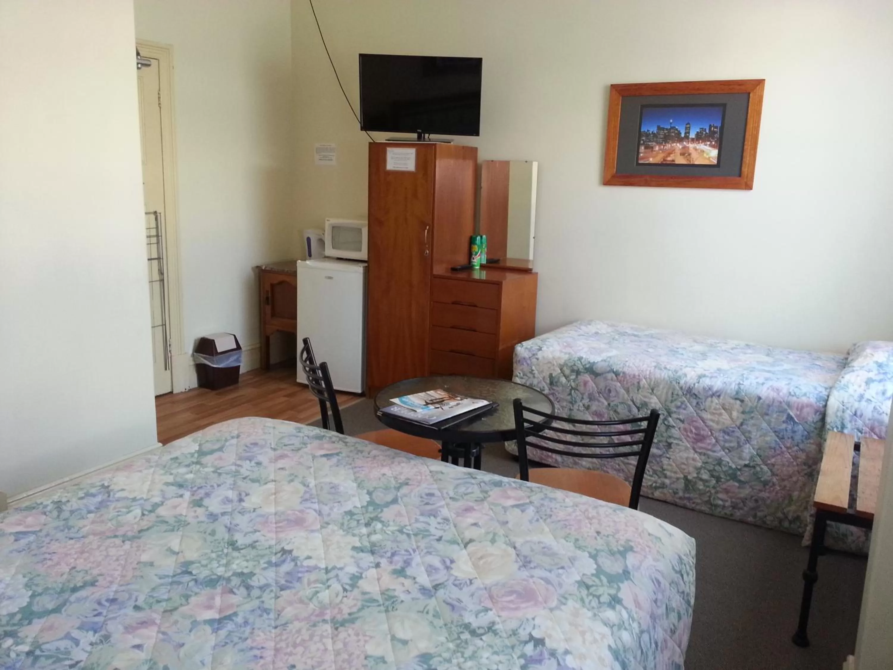 Photo of the whole room, Bed in Sonbern Lodge Motel