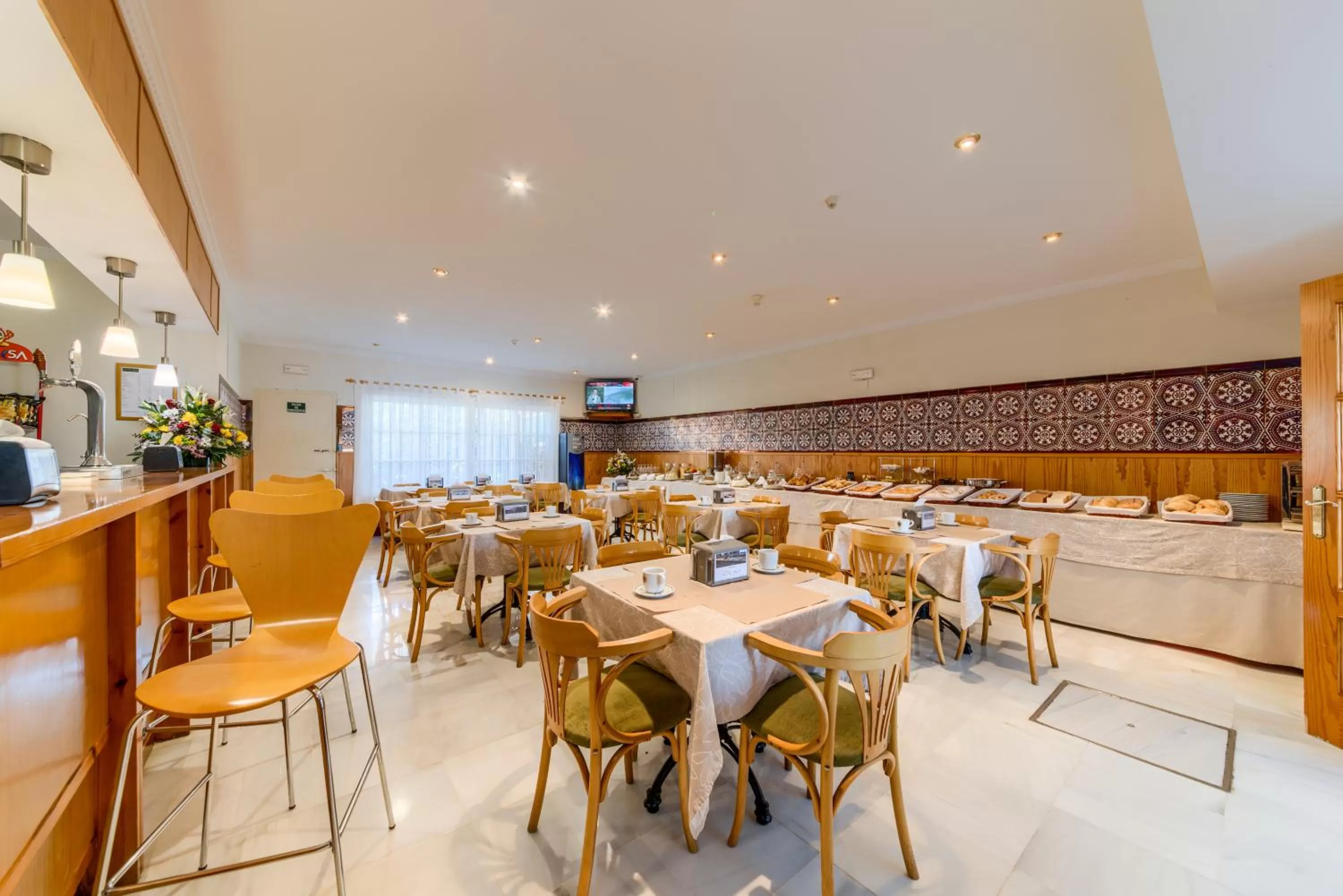 Property building in Hotel Torre De Los Guzmanes