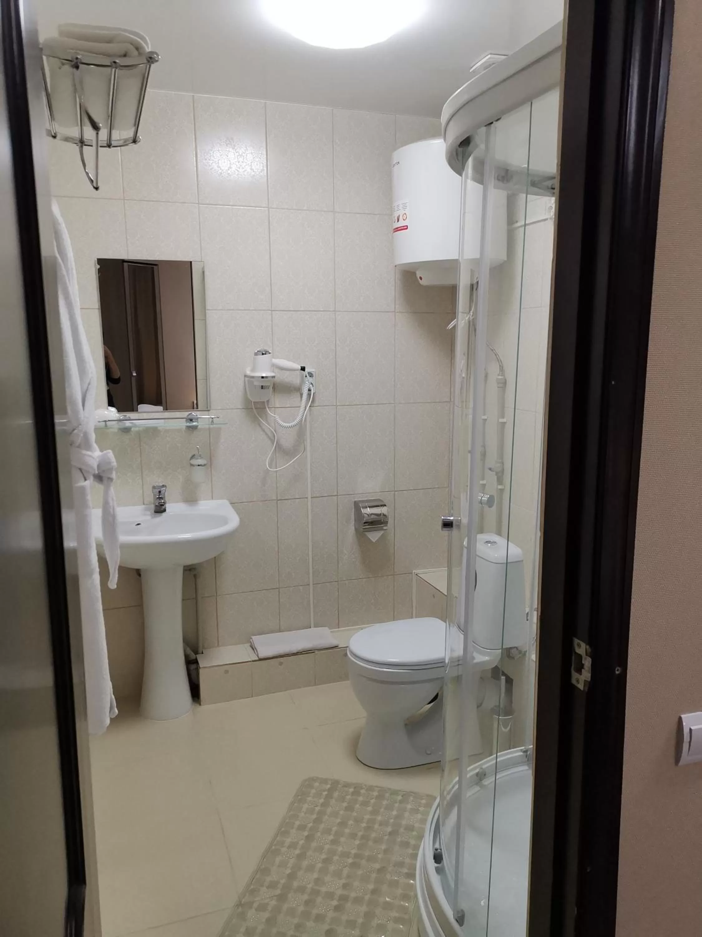 Shower, Bathroom in Deluxe SPA-Hotel