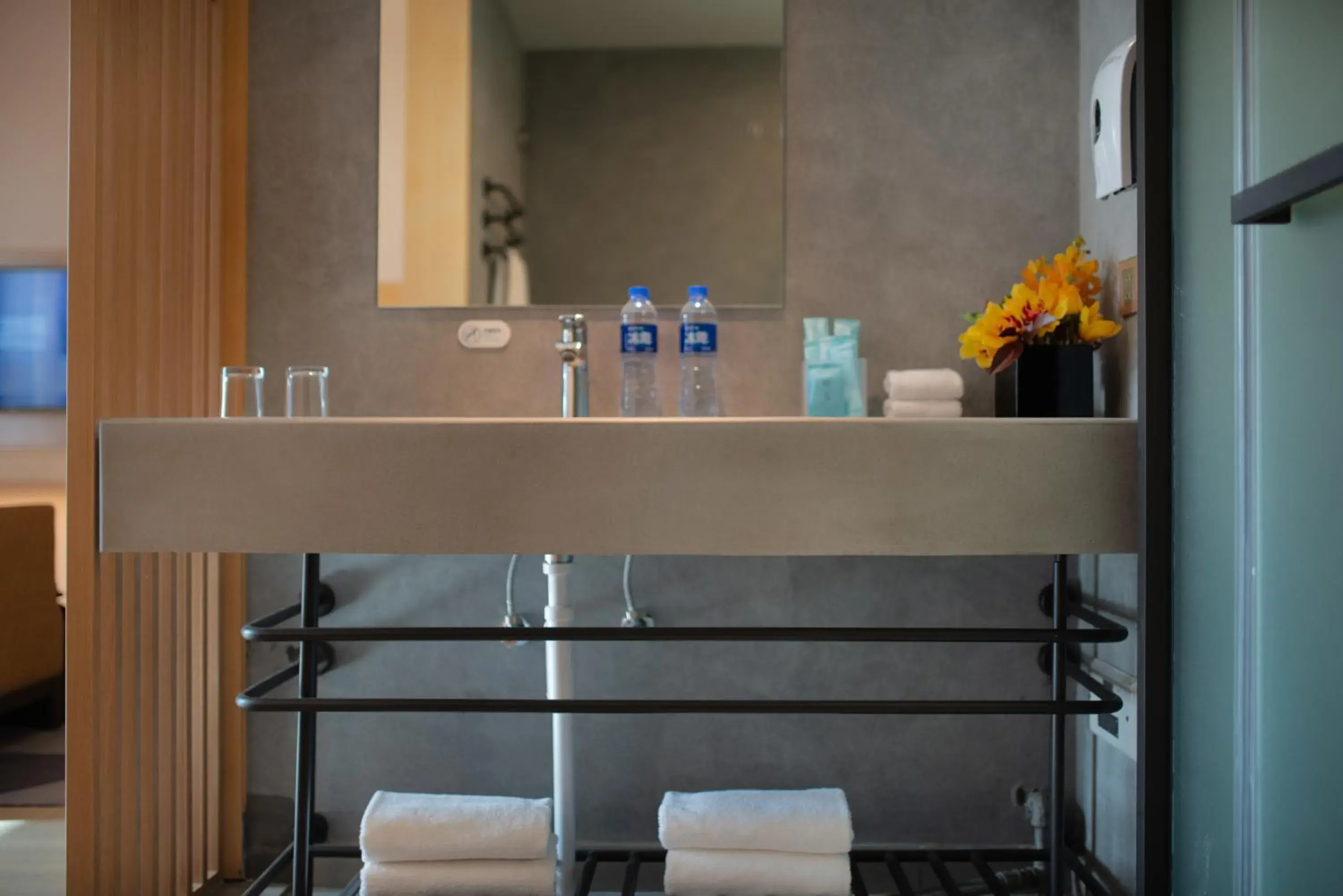 Standard Room in Holiday Inn Express Beijing Shijingshan Parkview by IHG Standard Room in Holiday Inn Express Beijing Shijingshan Parkview by IHG