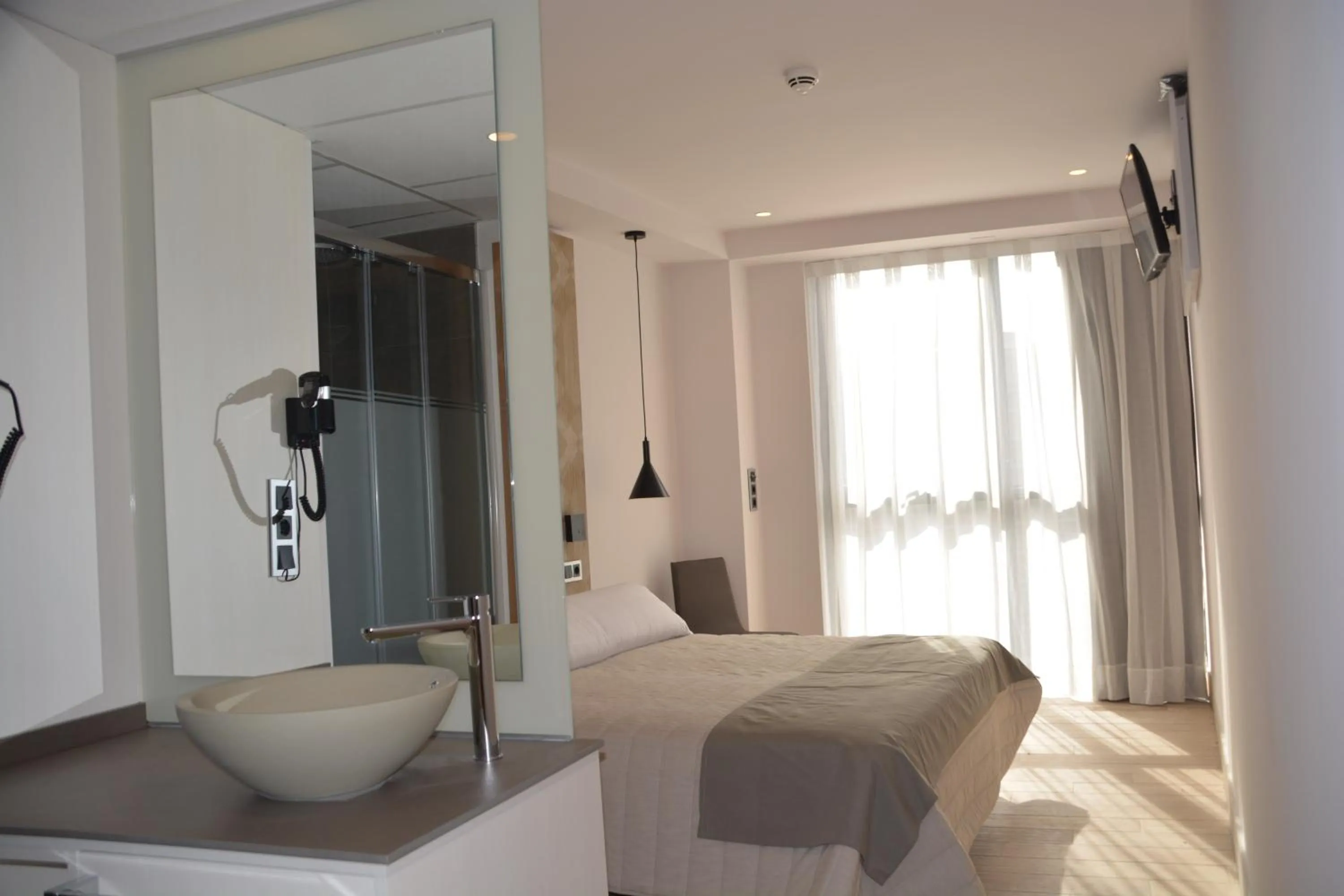 Bedroom, Bed in Hotel Bilbao Plaza
