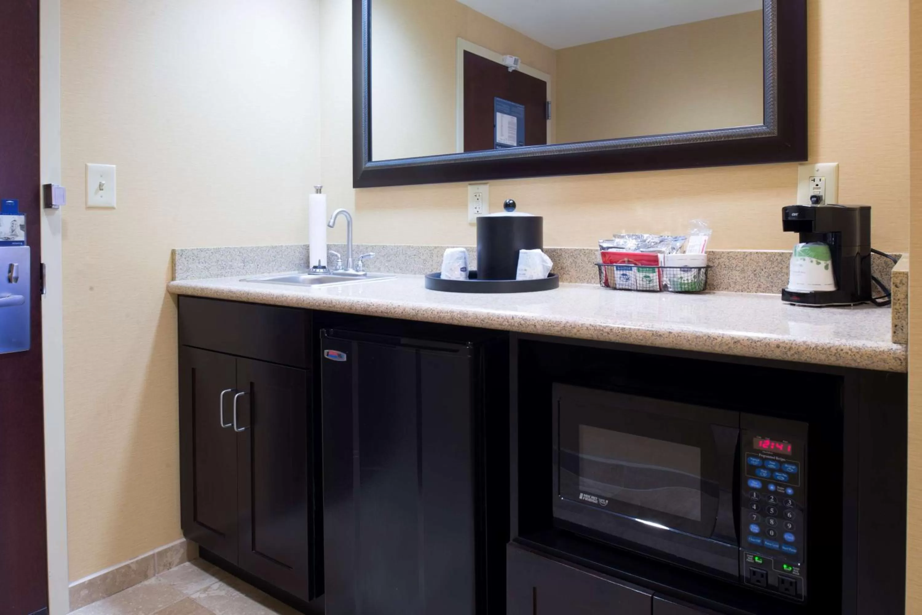 Kitchen or kitchenette in Hampton Inn & Suites Vineland