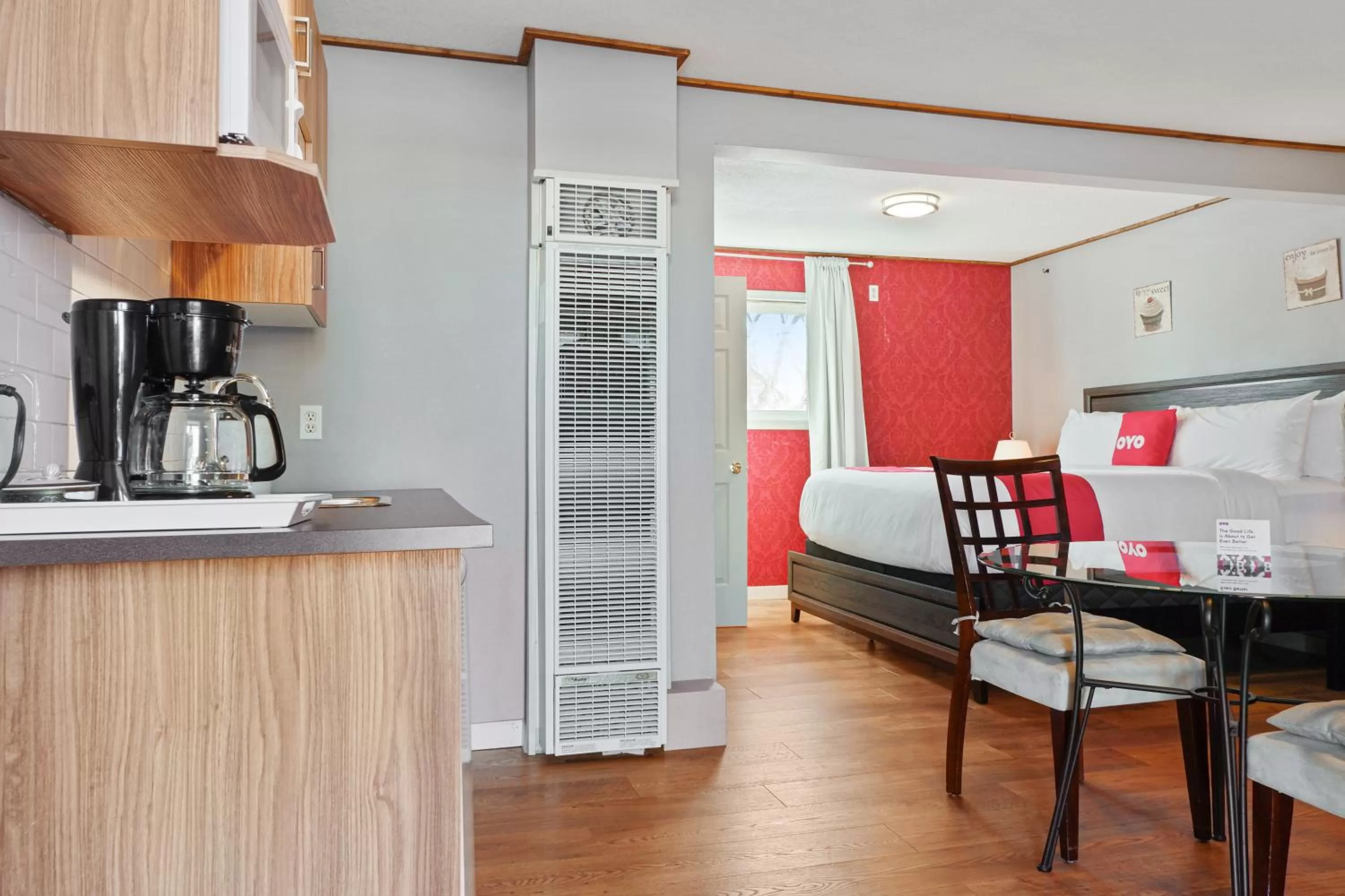 Kitchen or kitchenette in Hotel Bethel - Fort MacLeod, AB