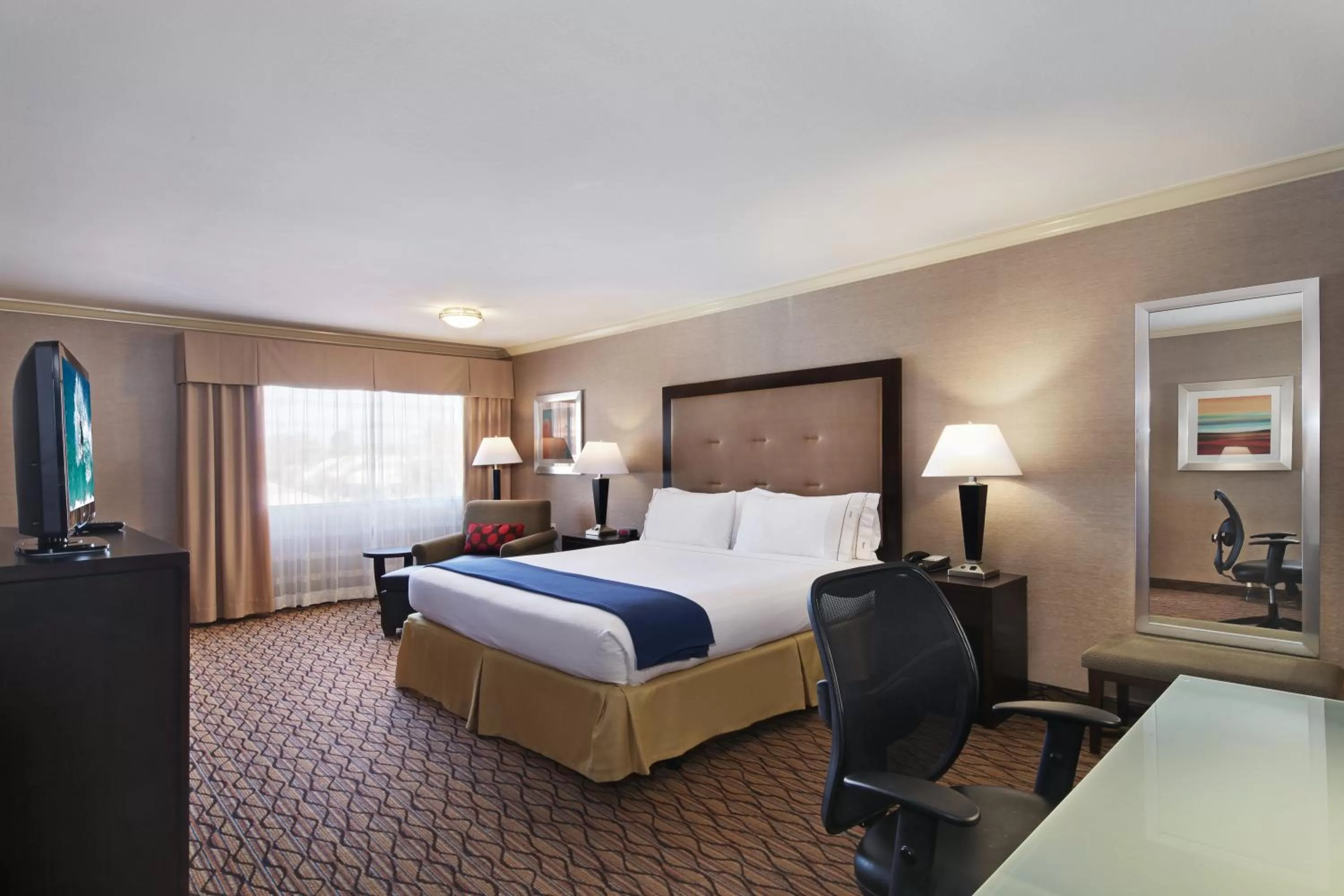 Photo of the whole room, Bed in Holiday Inn Express Port Hueneme by IHG