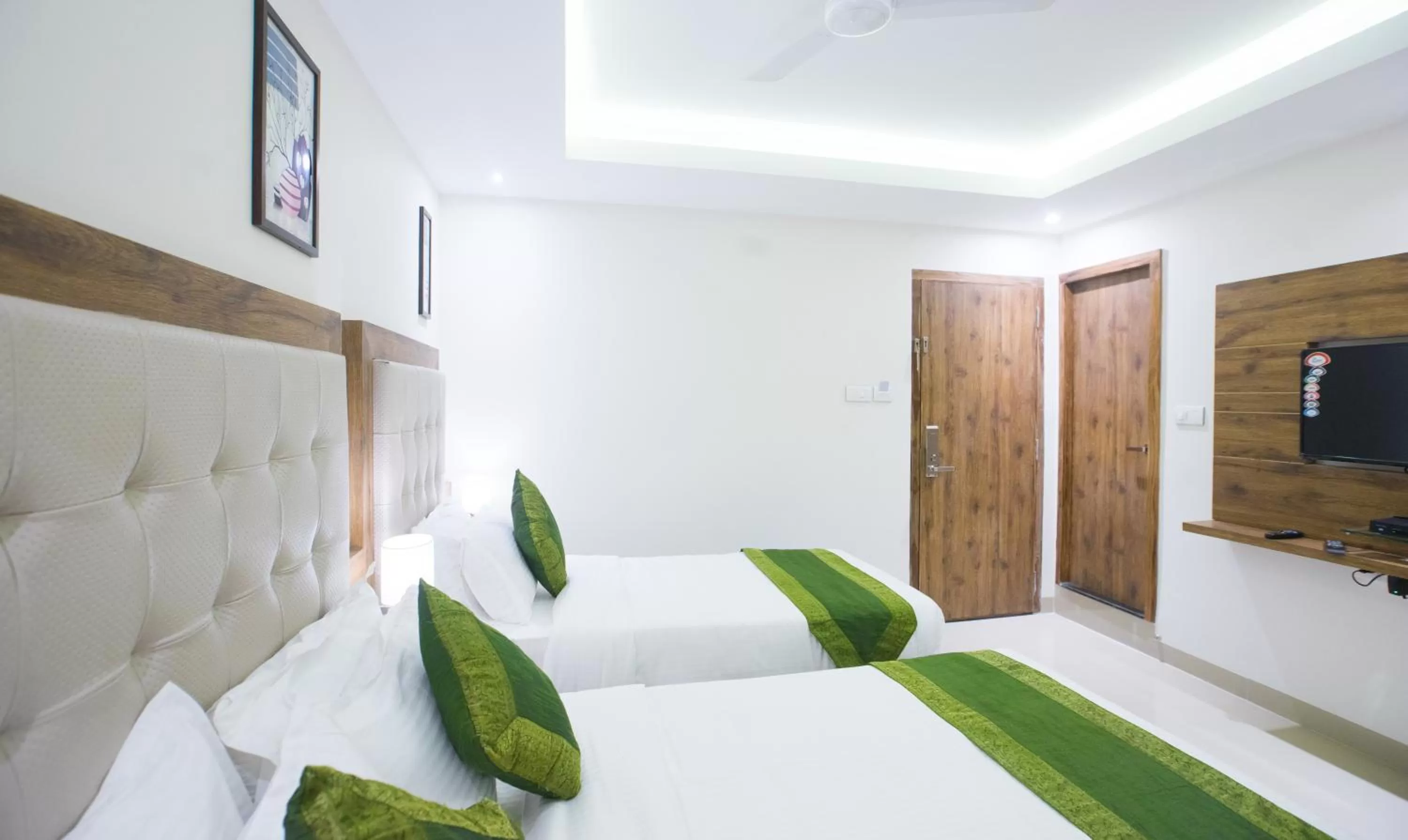 Bed in Treebo Amber International