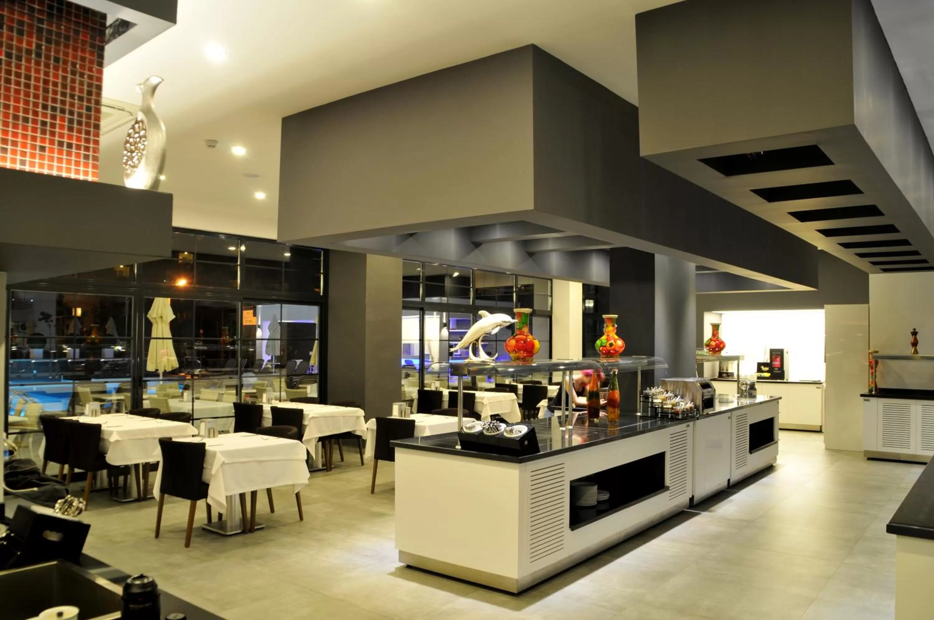 Restaurant/places to eat in Green Garden Suites Hotel