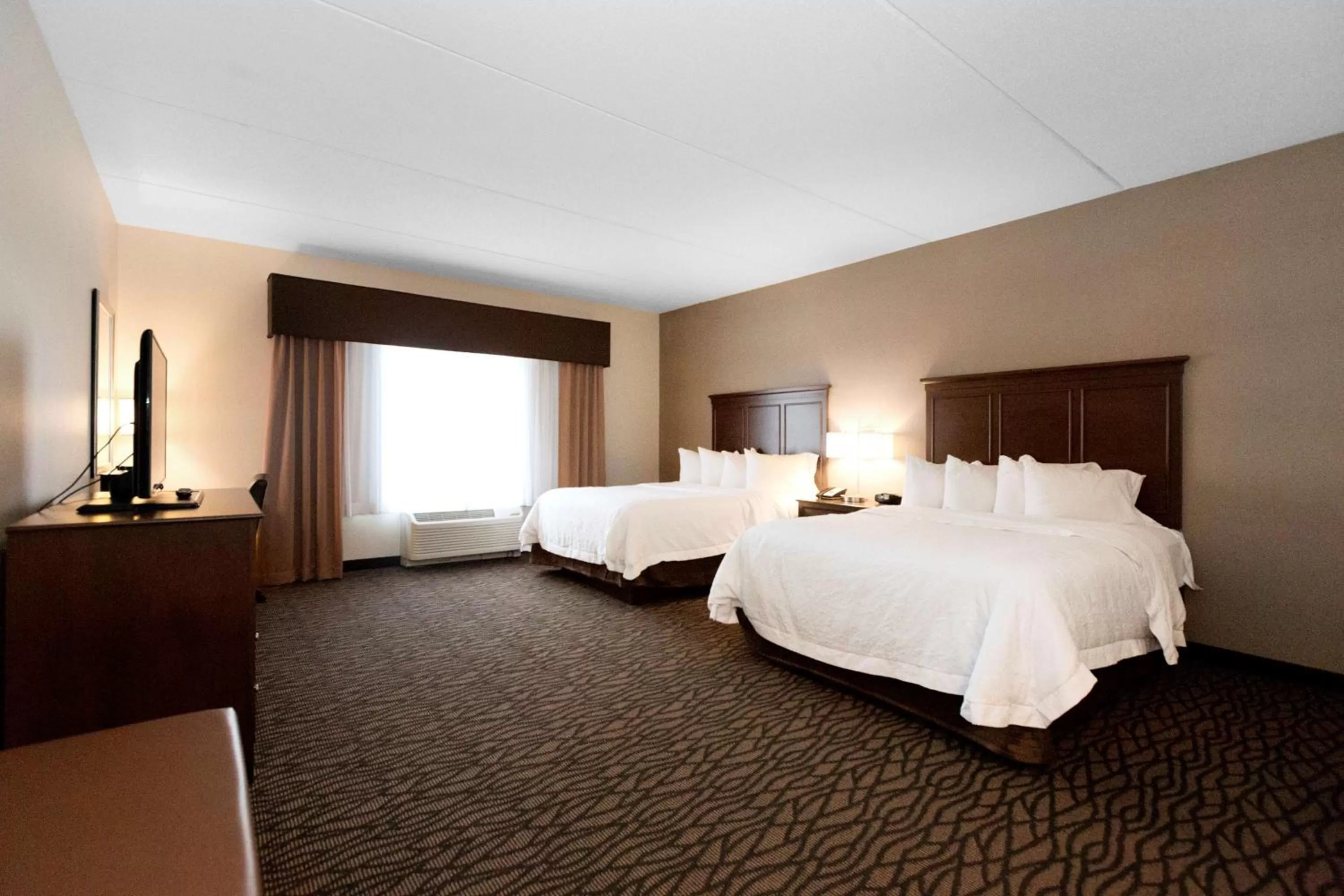 Bed in Hampton Inn Butler