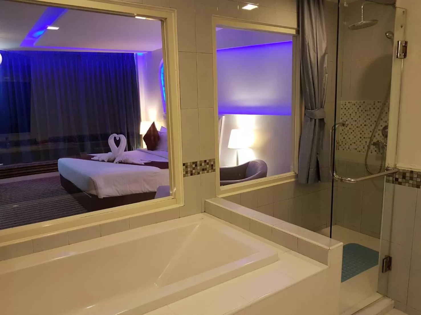 Bathroom, Bed in The Paradiso JK Design Hotel