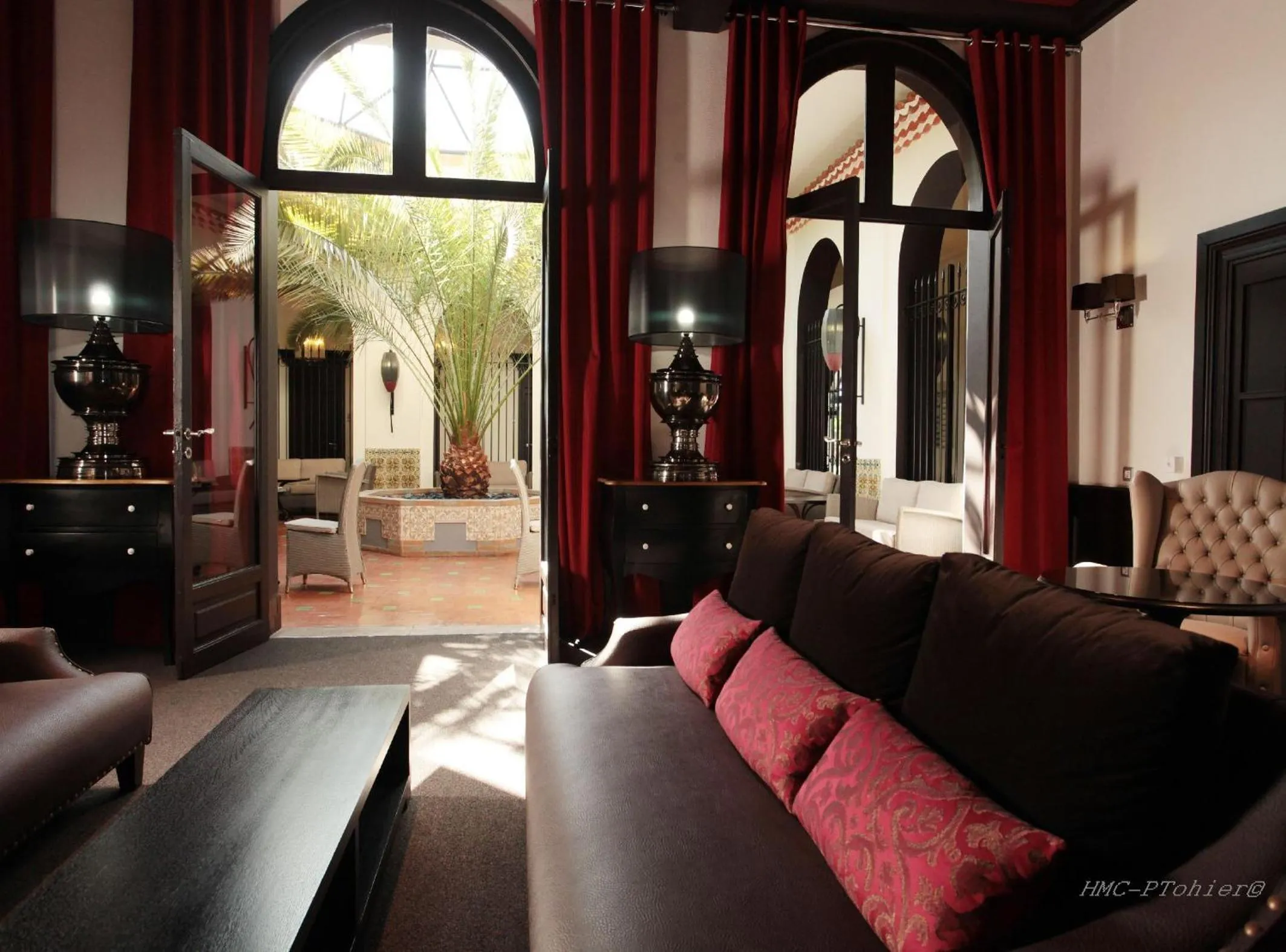 Lounge or bar in Hôtel et Résidence de Chiberta et du Golf