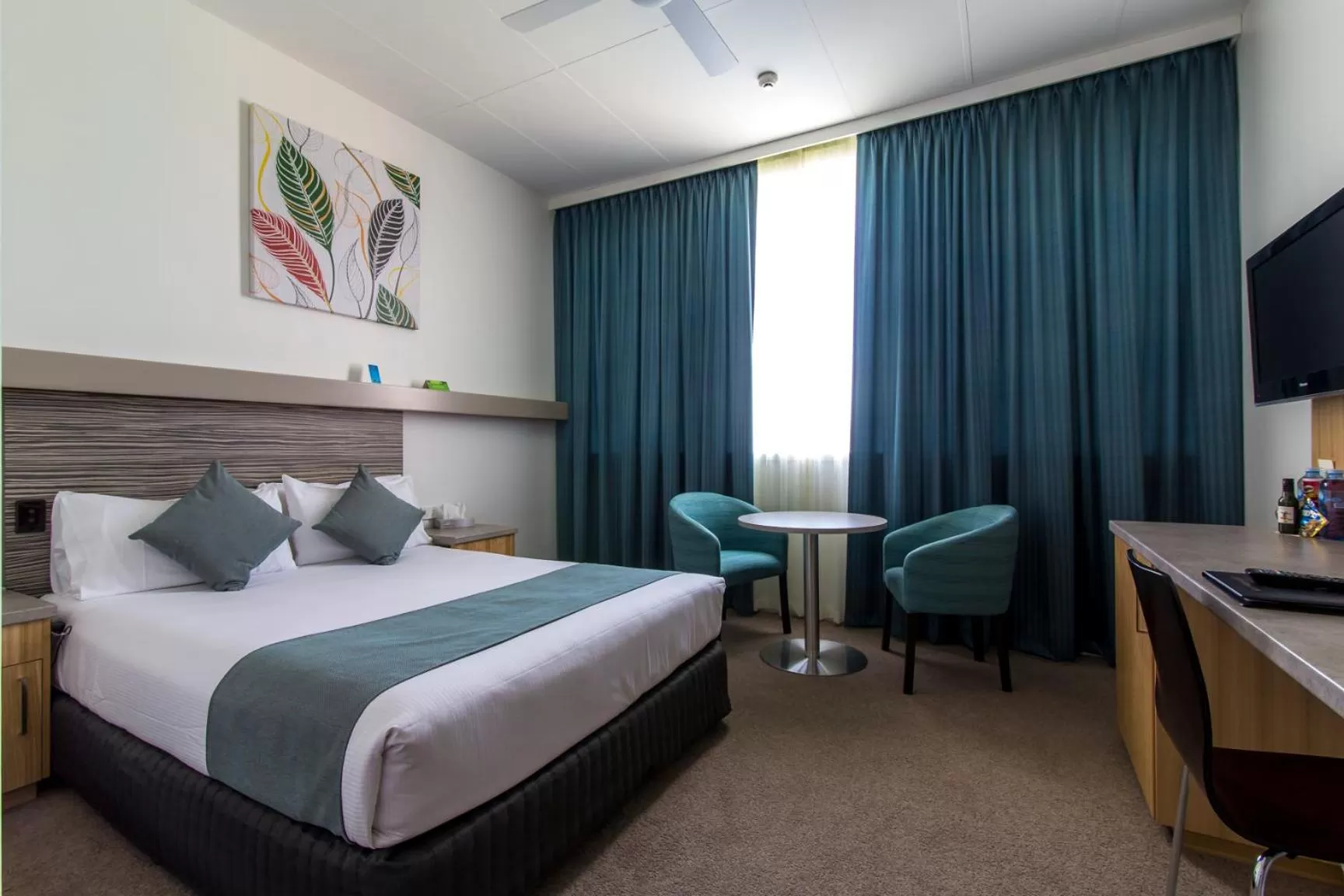 Standard Queen Room - Non-Smoking in Comfort Inn Regal Park