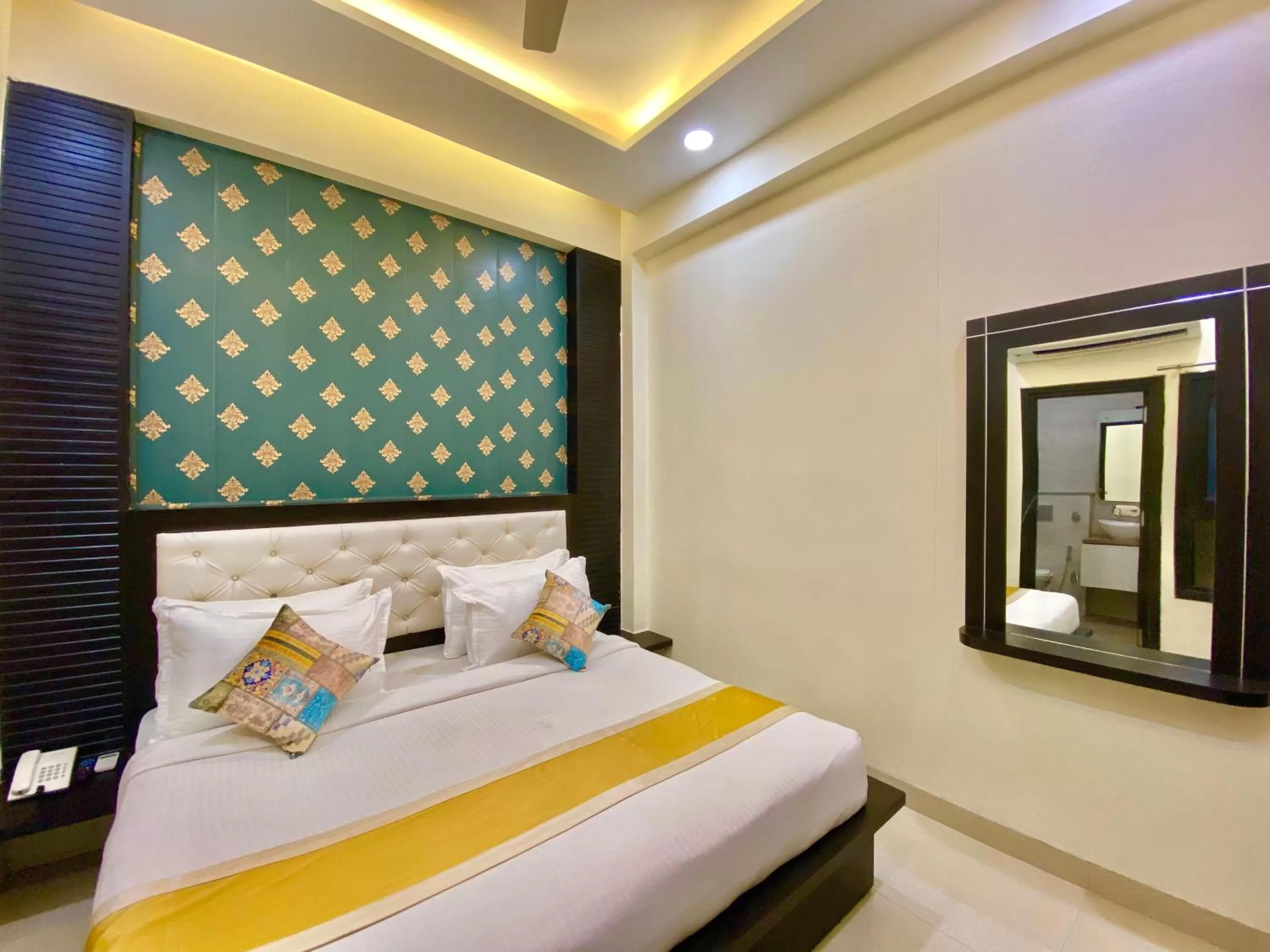 Bed in Hotel Green View - Behind Pramarth Niketan