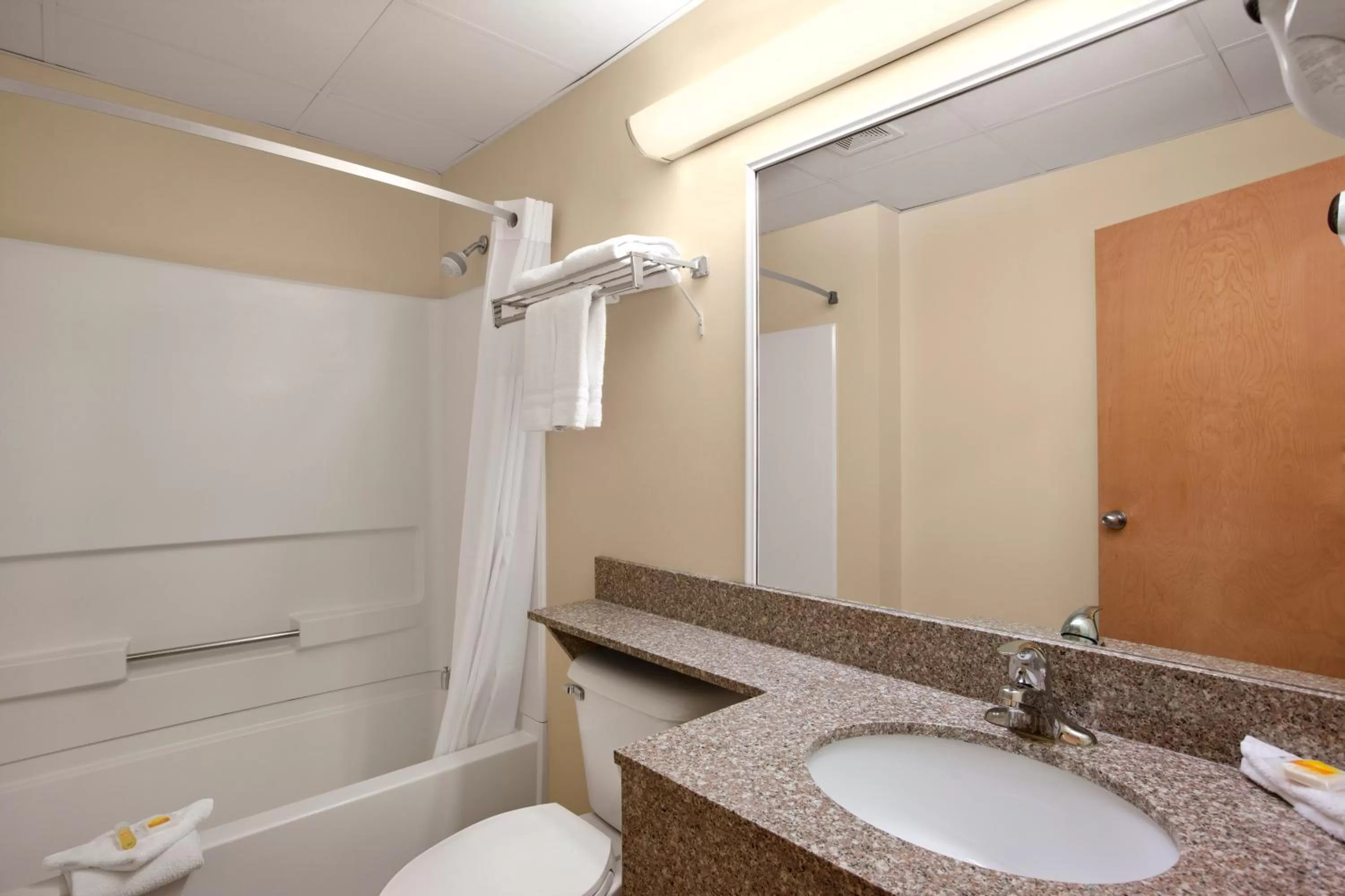 Bathroom in Days Inn by Wyndham Colchester Burlington