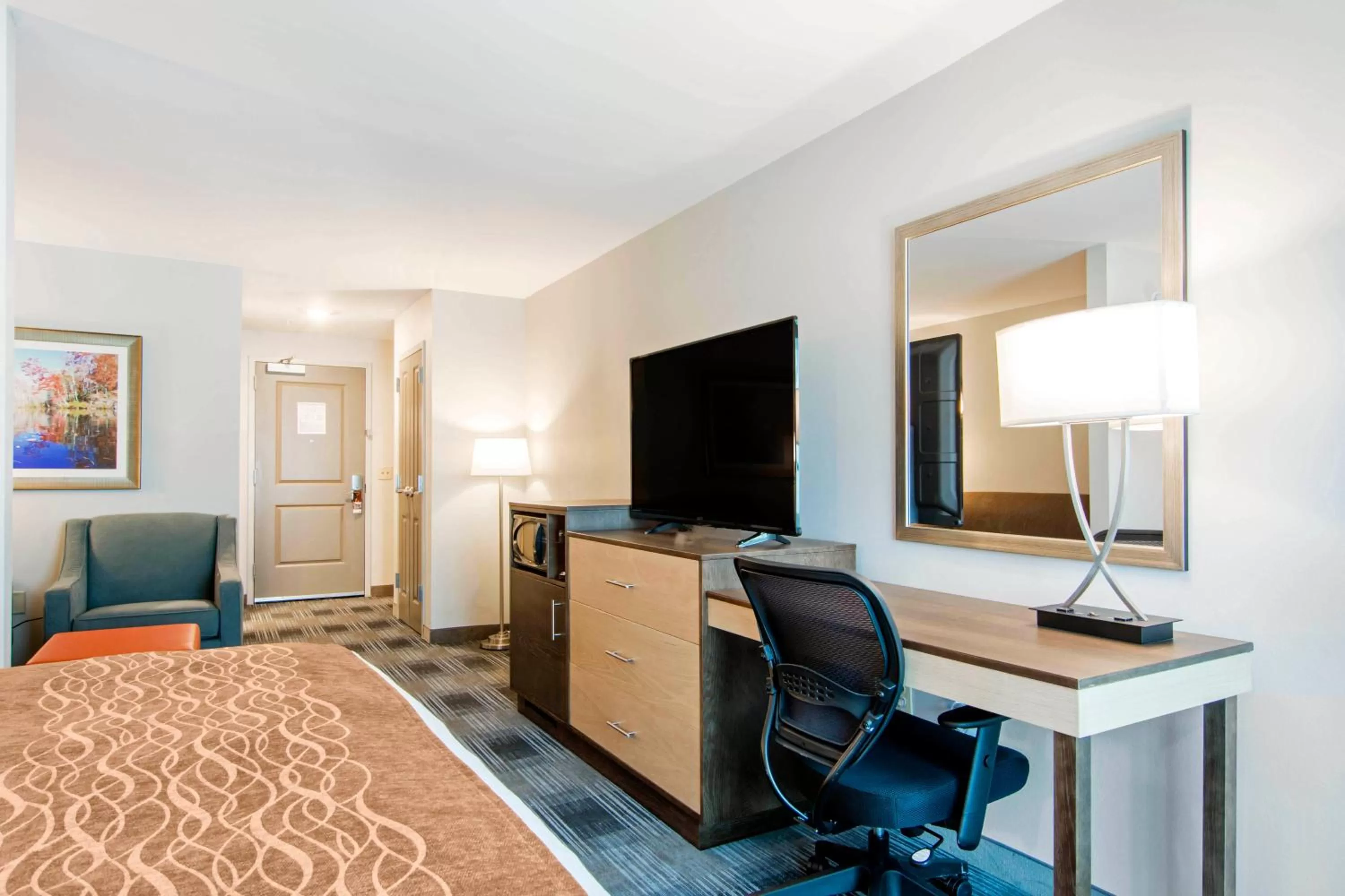 King Suite with Sofa Bed - Disability Access/Non-Smoking in Comfort Inn & Suites East Ellijay