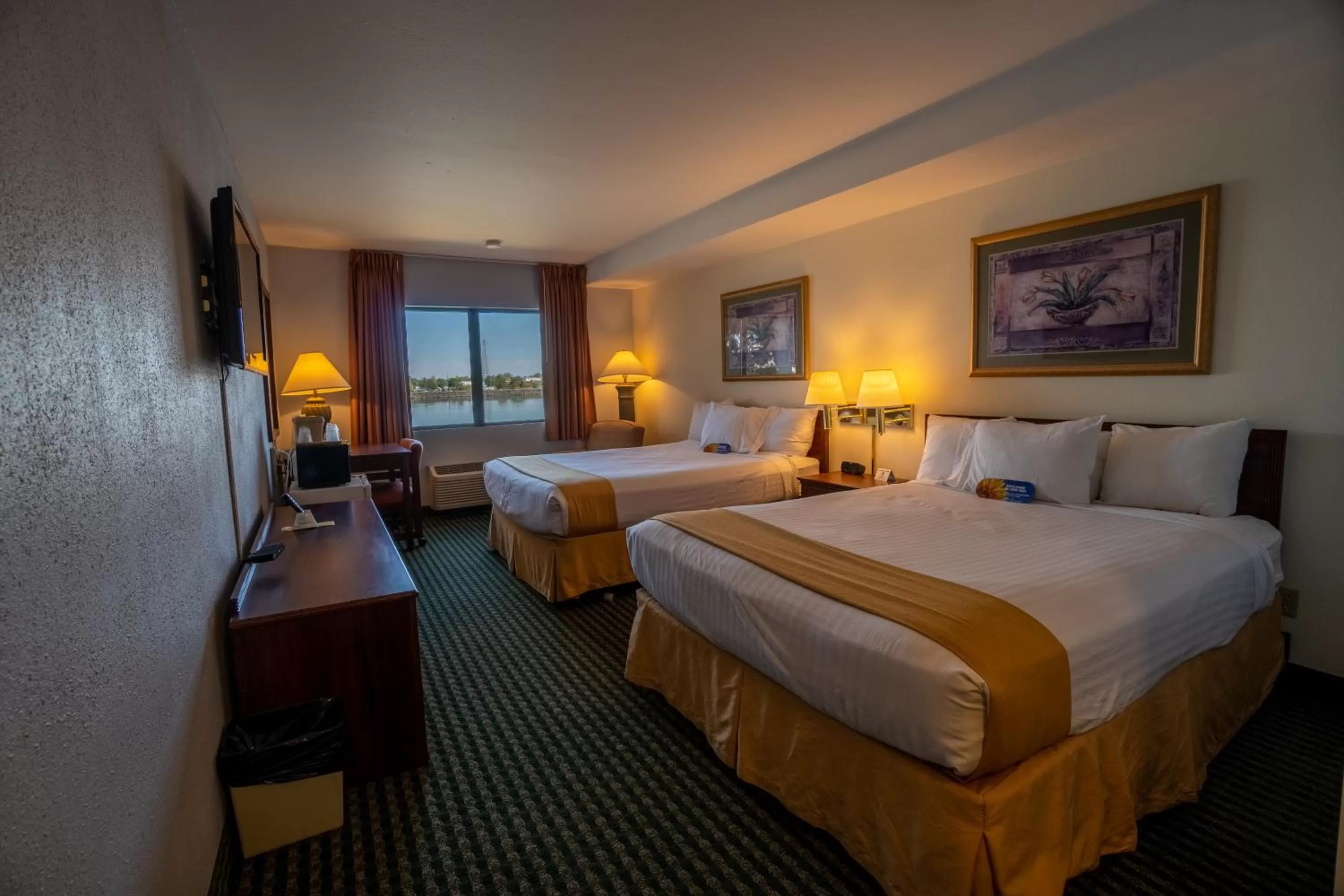 Bed in Clover Island Inn