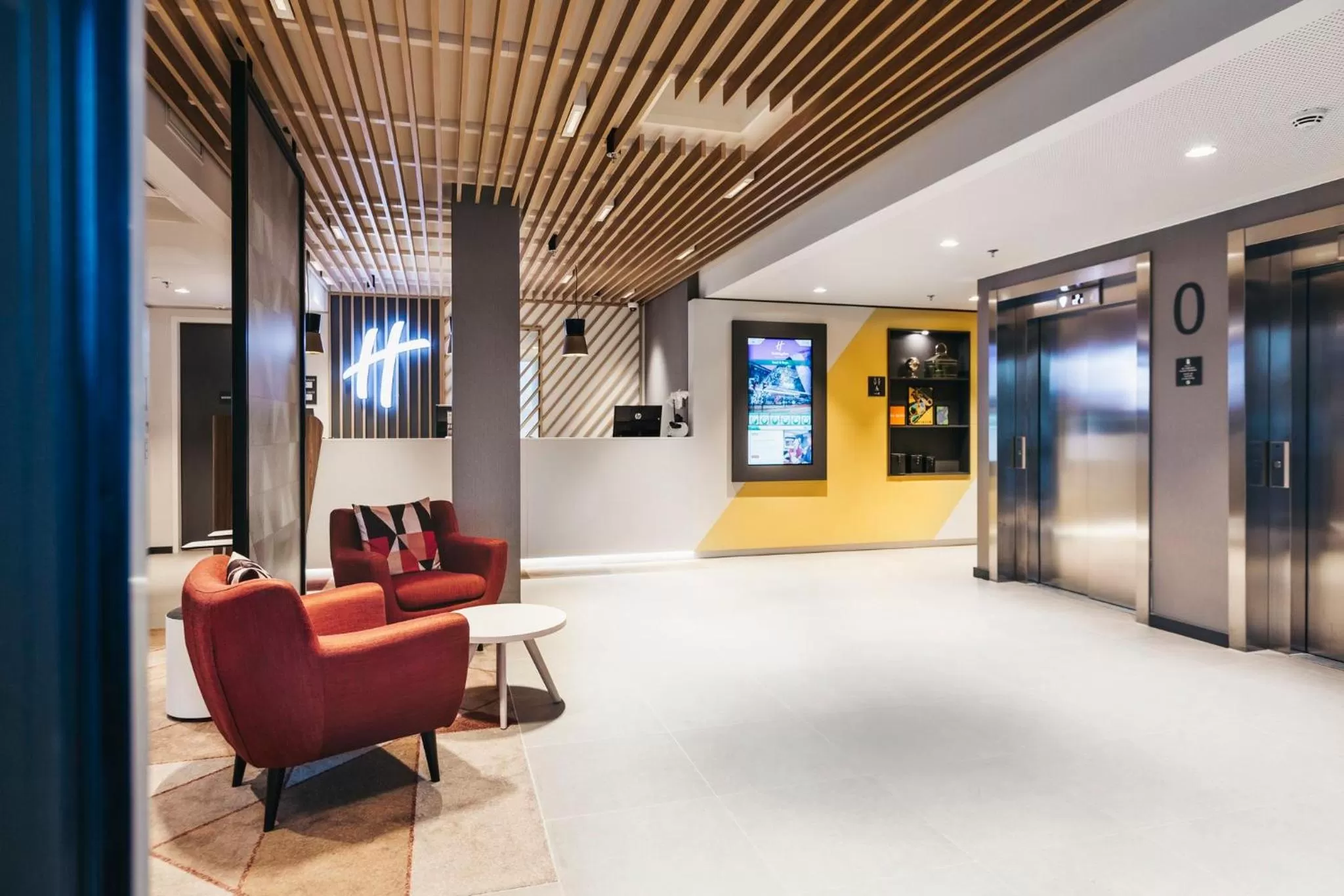 Lobby or reception in Holiday Inn - Eindhoven Airport by IHG