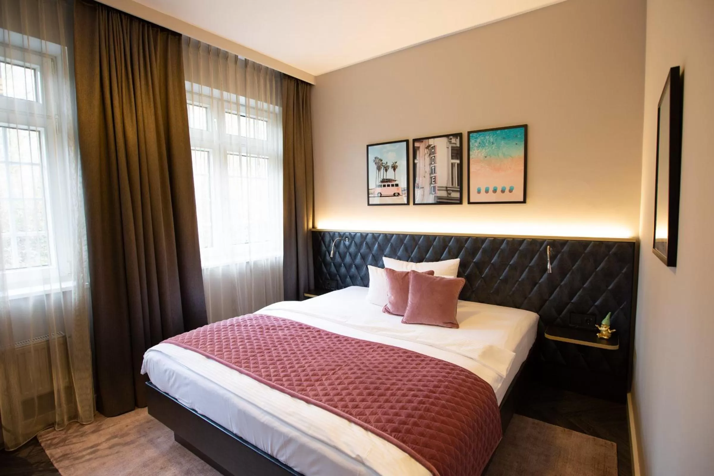 Photo of the whole room, Bed in Boutique Hotel Poppenbütteler Hof