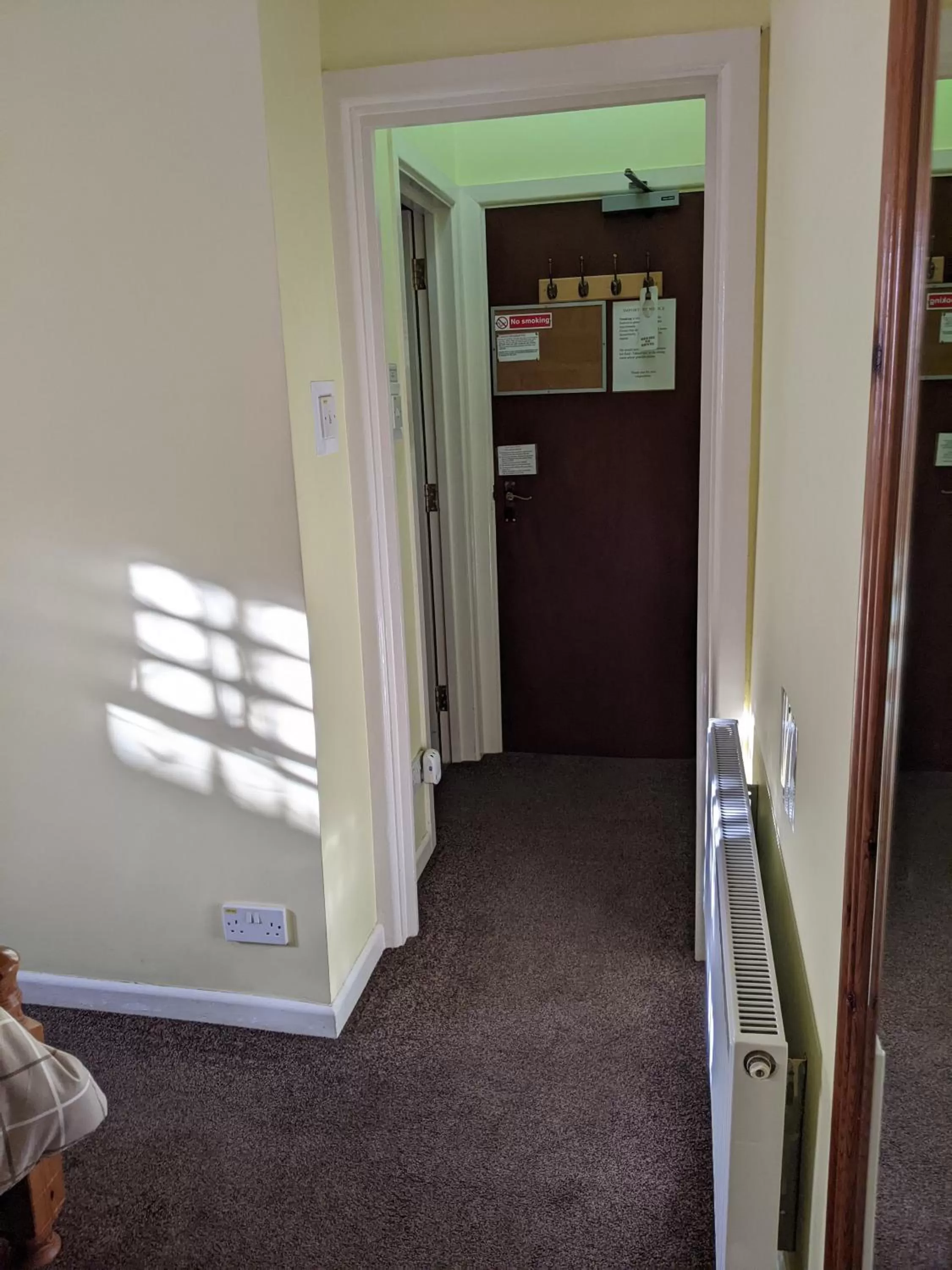 Kingswinford Guest House with Free Parking