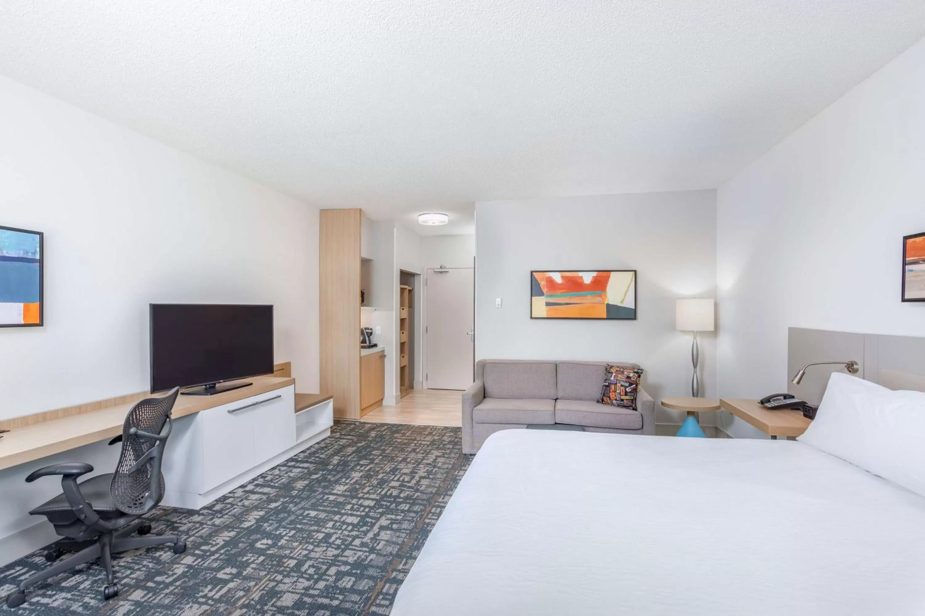 Bedroom, Bed in Hilton Garden Inn Cincinnati/Sharonville