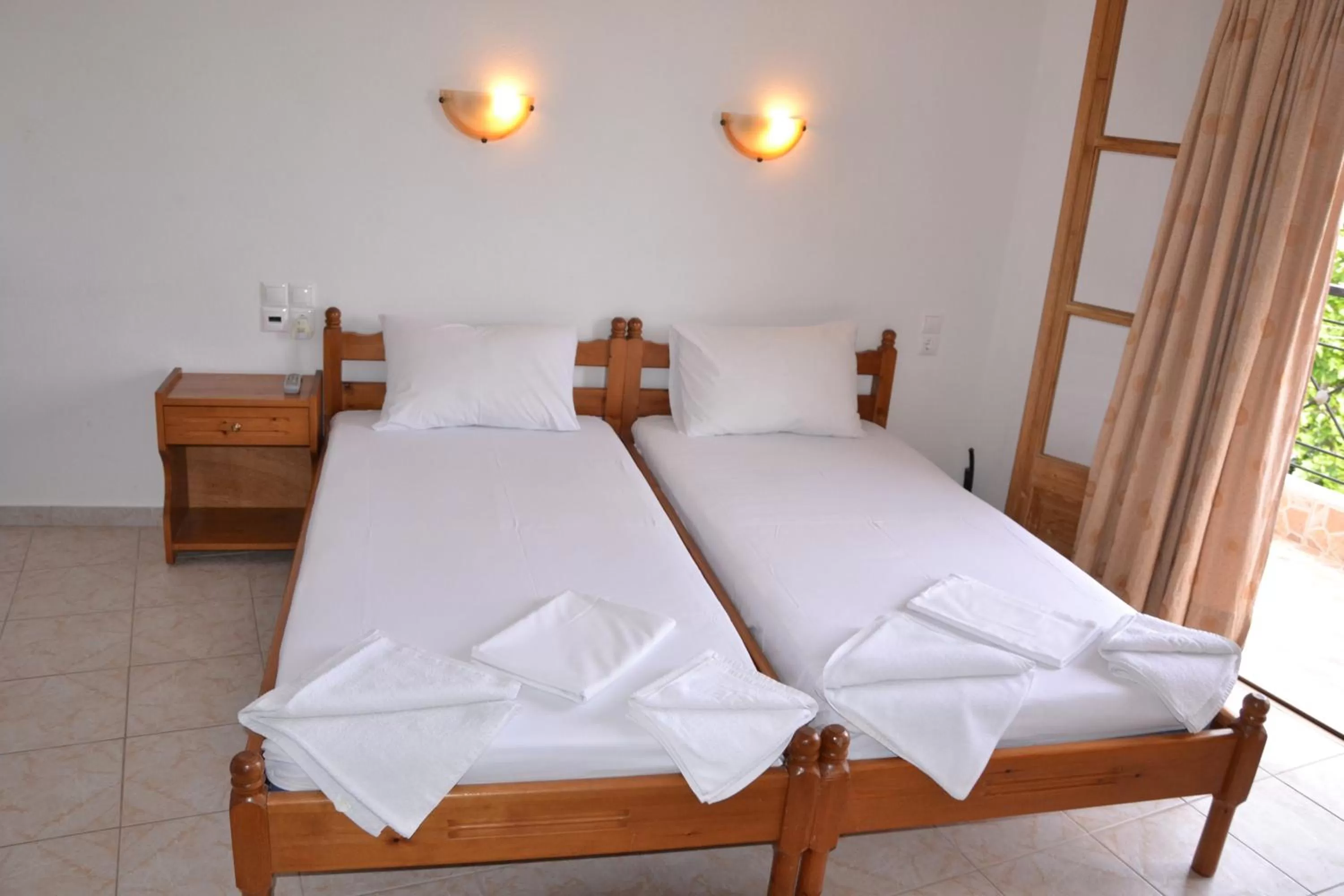 Bedroom in skiathos studios HL