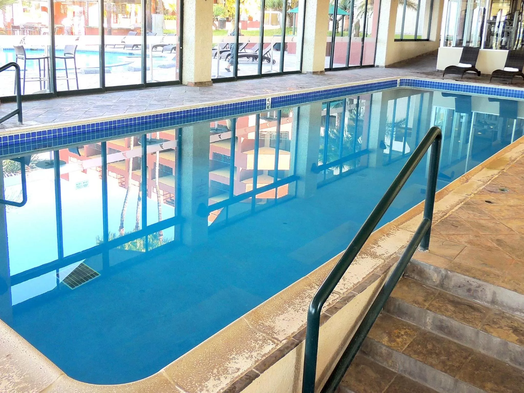 Swimming pool in Hotel Coral & Marina