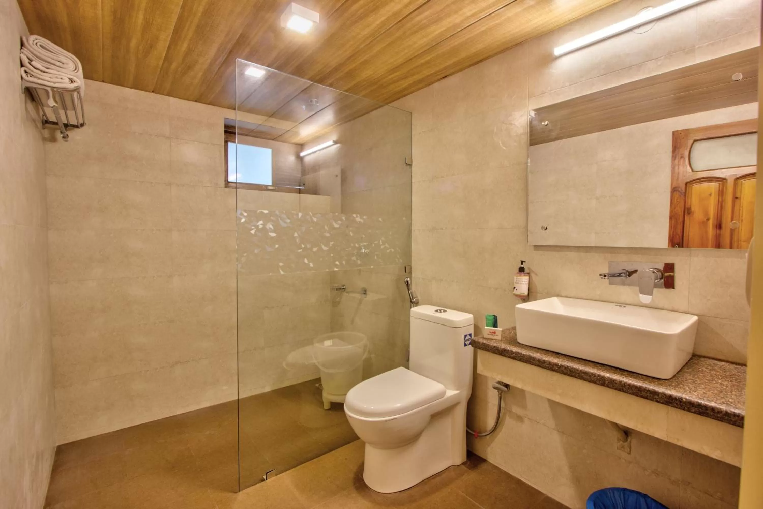 Bathroom in Woodstock Inn Manali 800 Mtrs from Mall Road
